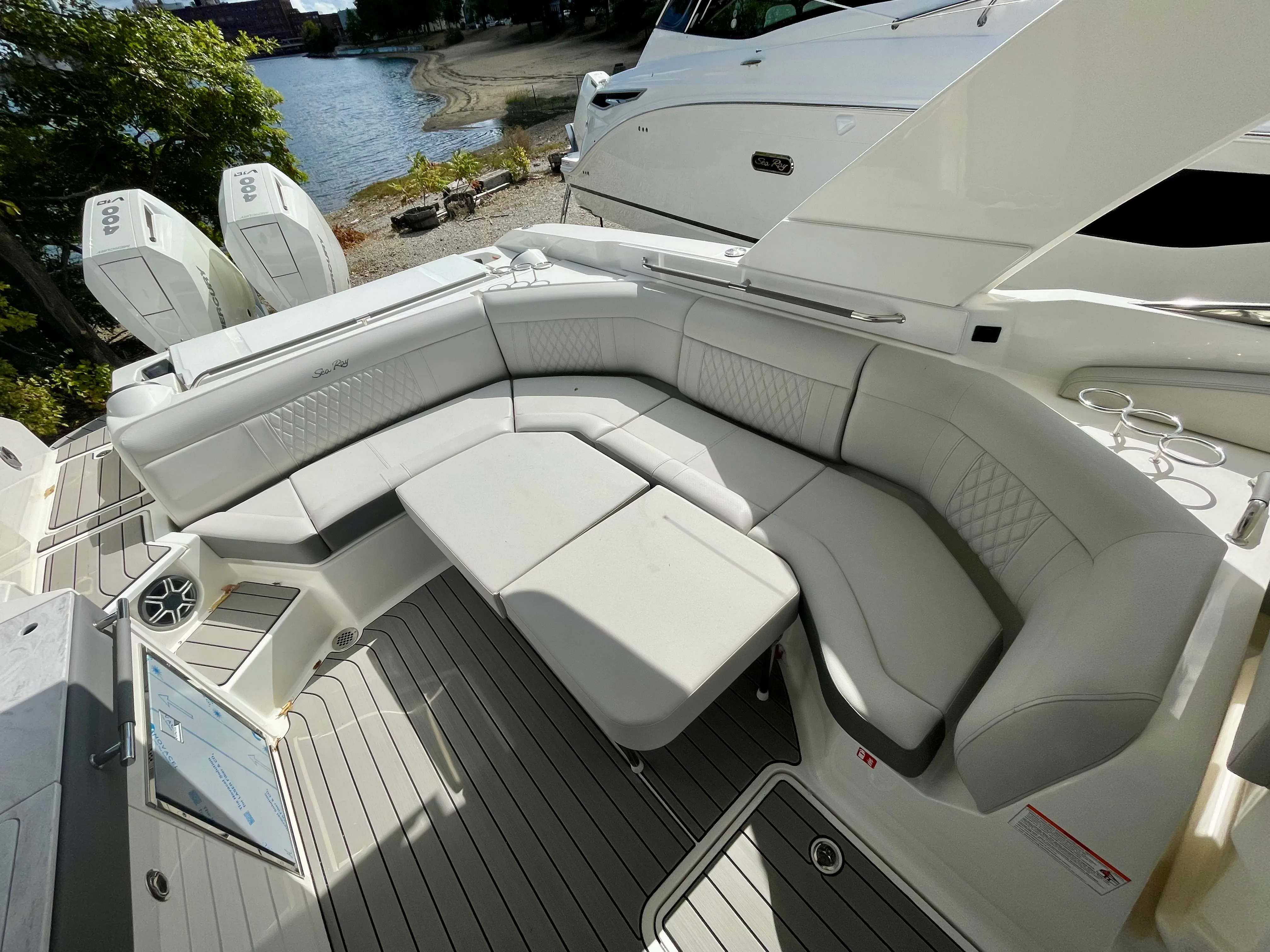 2026 Sea Ray SLX 350 Outboard Image Thumbnail #5