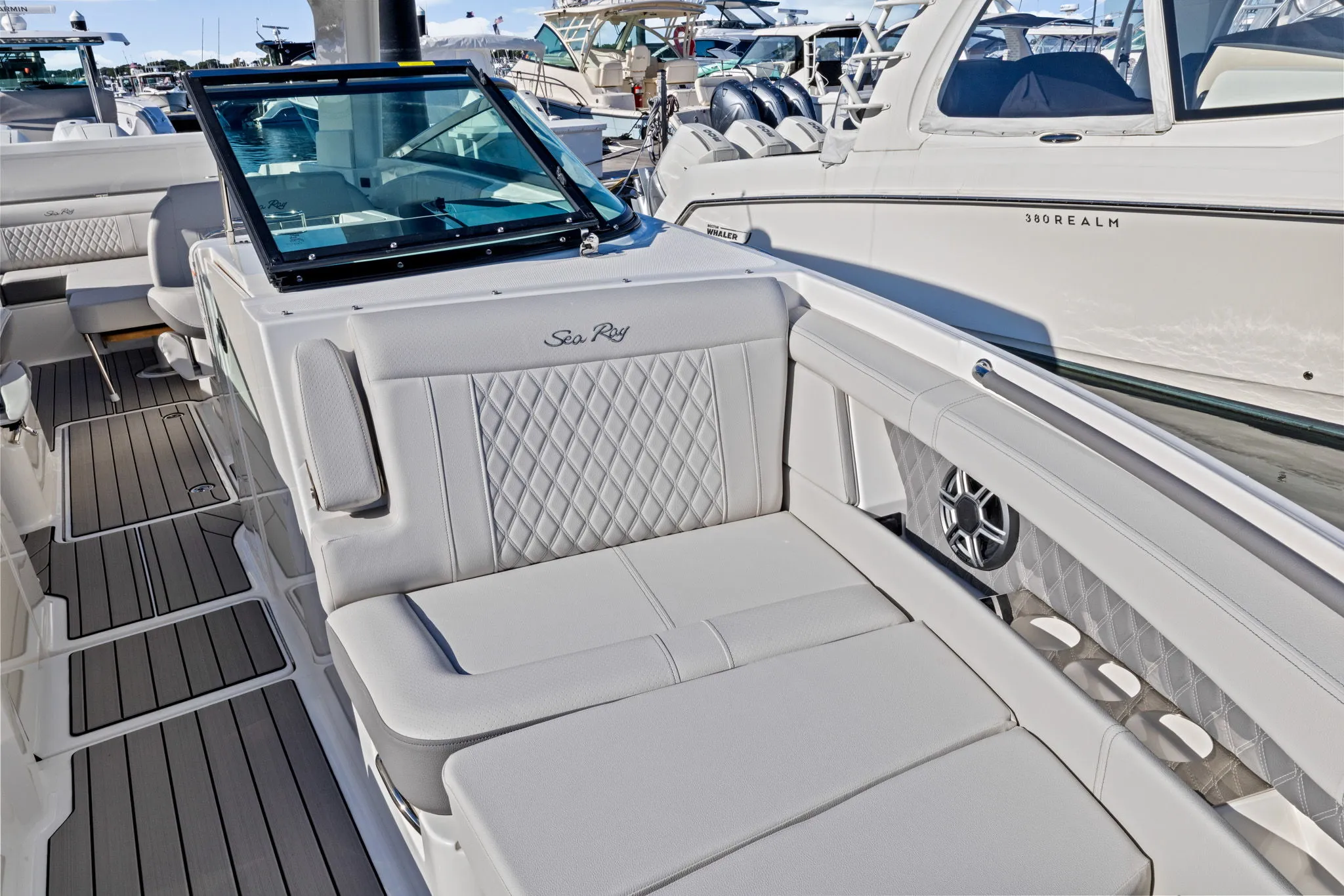 2026 Sea Ray SLX 350 Outboard Image Thumbnail #36