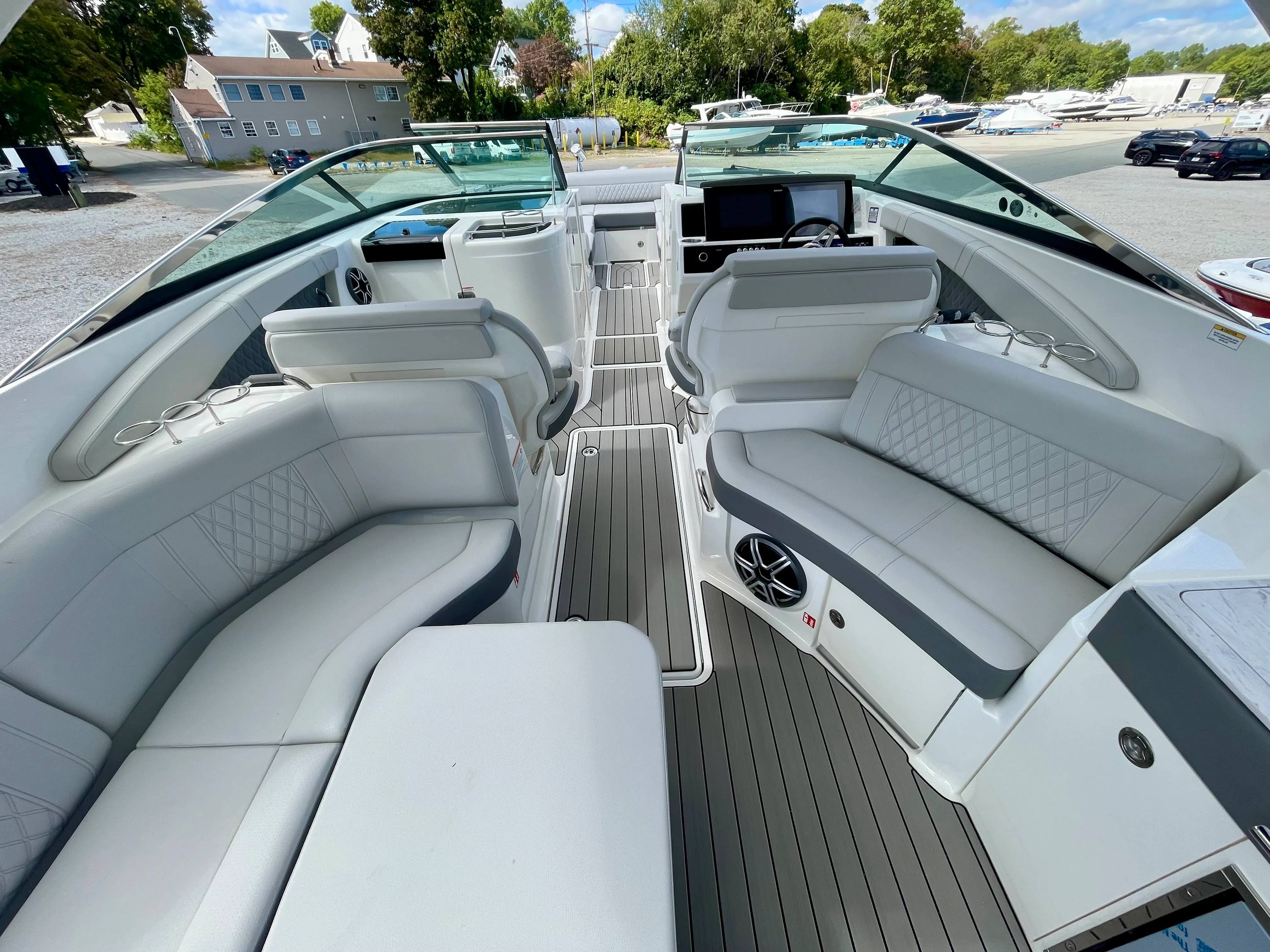 2026 Sea Ray SLX 350 Outboard Image Thumbnail #8