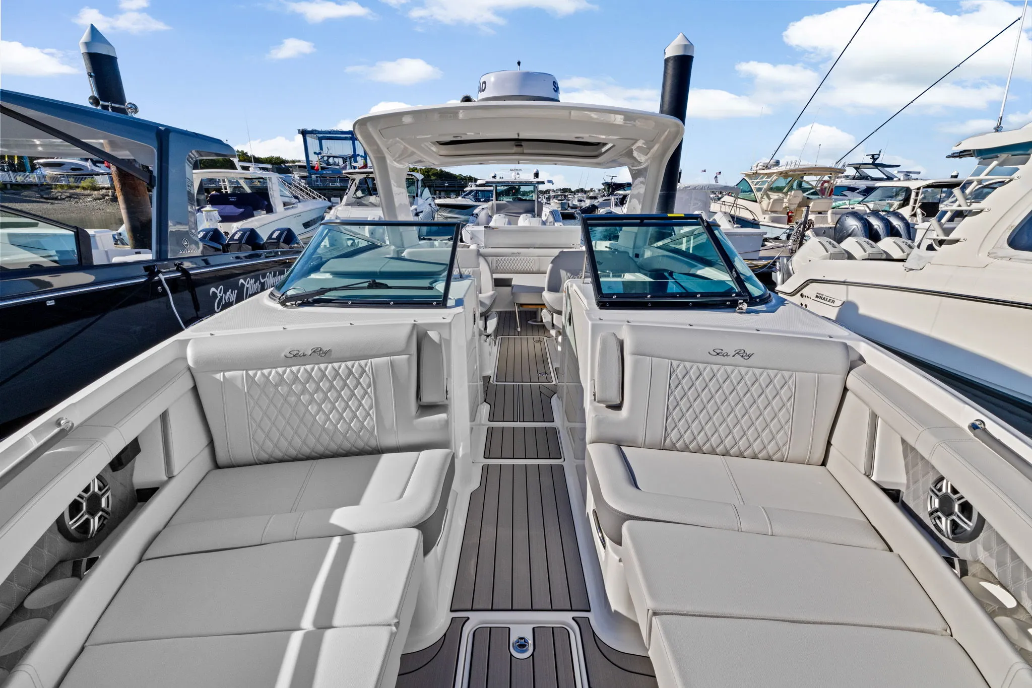 2026 Sea Ray SLX 350 Outboard Image Thumbnail #34