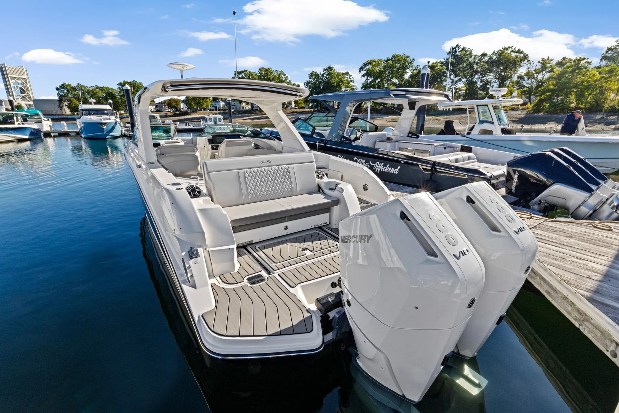2026 Sea Ray SLX 350 Outboard Image Thumbnail #4