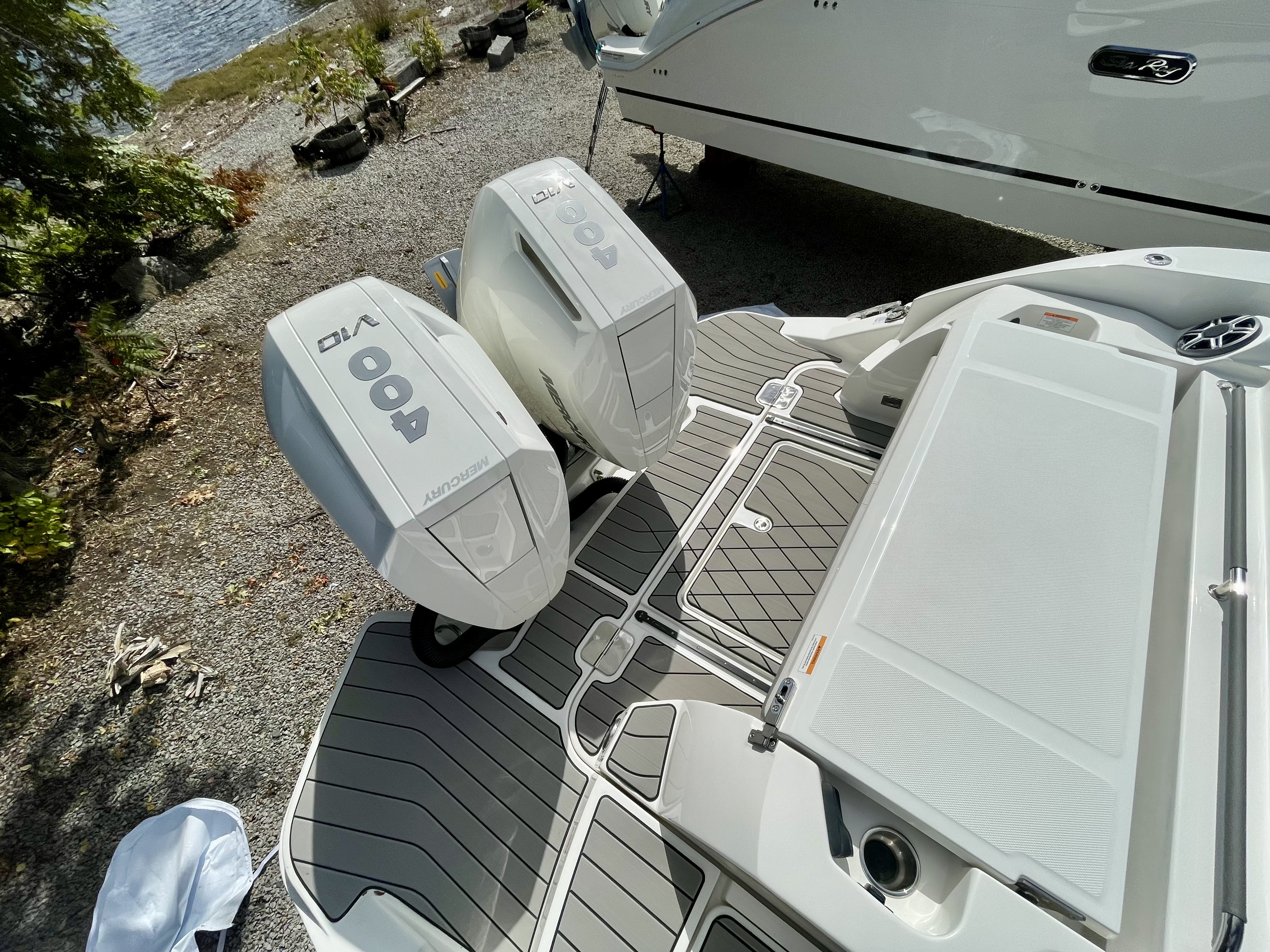 2026 Sea Ray SLX 350 Outboard Image Thumbnail #1