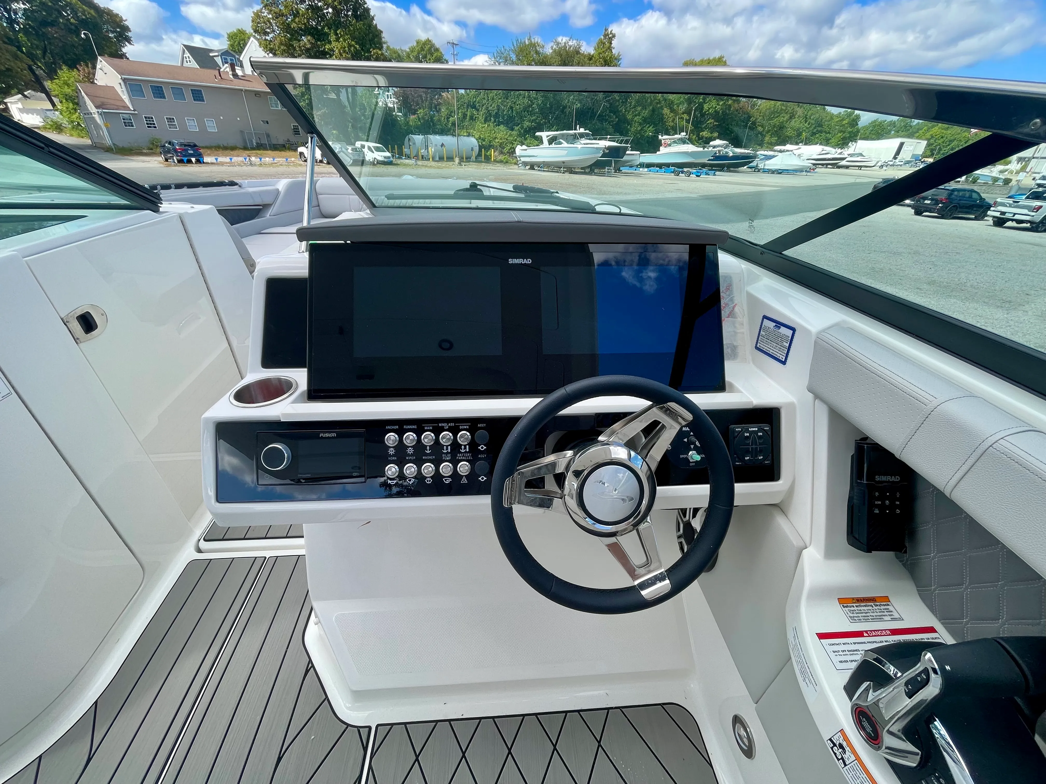 2026 Sea Ray SLX 350 Outboard Image Thumbnail #13