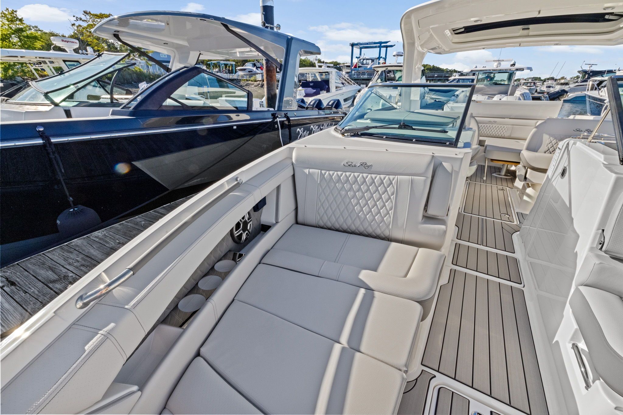 2026 Sea Ray SLX 350 Outboard Image Thumbnail #35