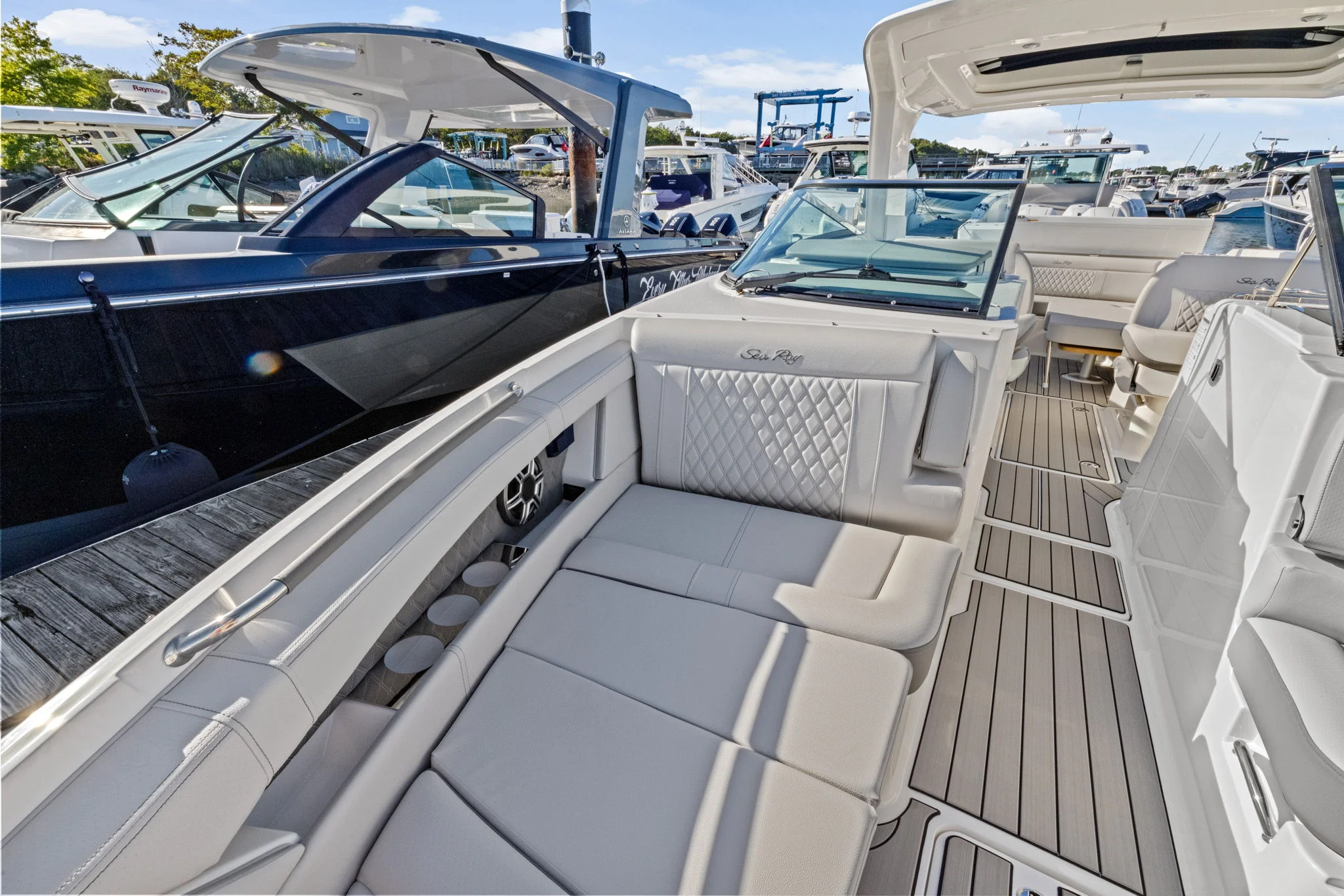 2026 Sea Ray SLX 350 Outboard Image Thumbnail #35