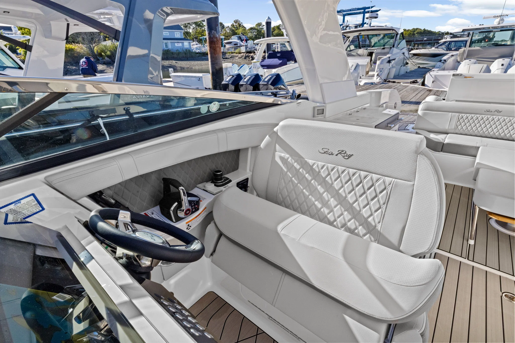 2026 Sea Ray SLX 350 Outboard Image Thumbnail #18