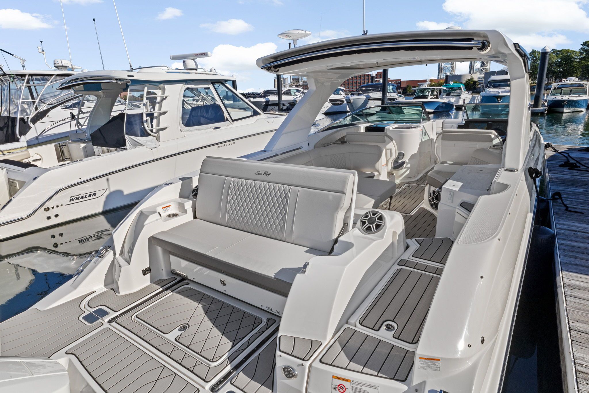 2026 Sea Ray SLX 350 Outboard Image Thumbnail #9