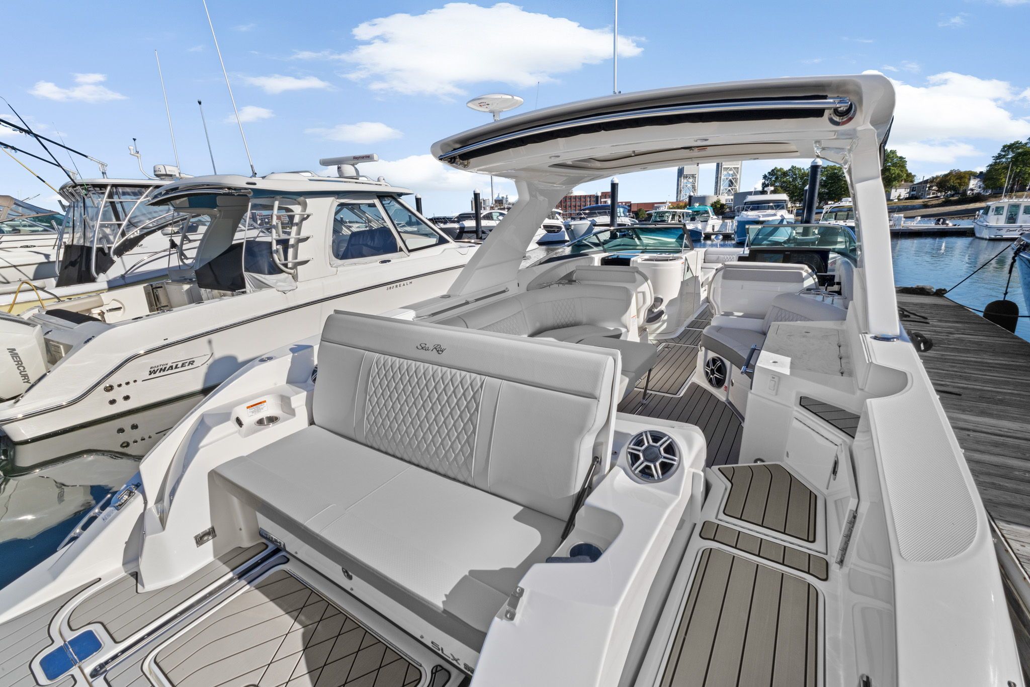 2026 Sea Ray SLX 350 Outboard Image Thumbnail #10