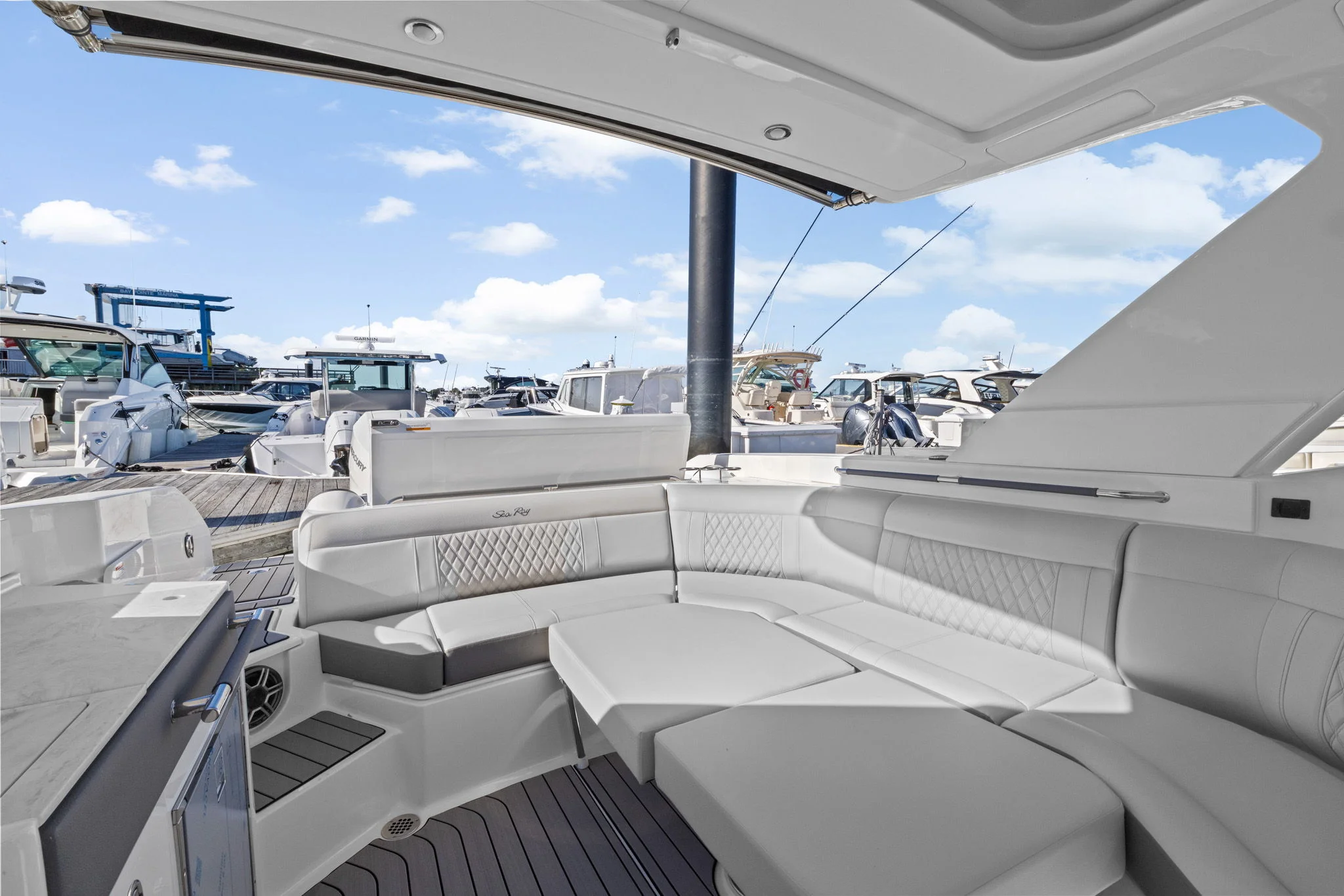 2026 Sea Ray SLX 350 Outboard Image Thumbnail #14