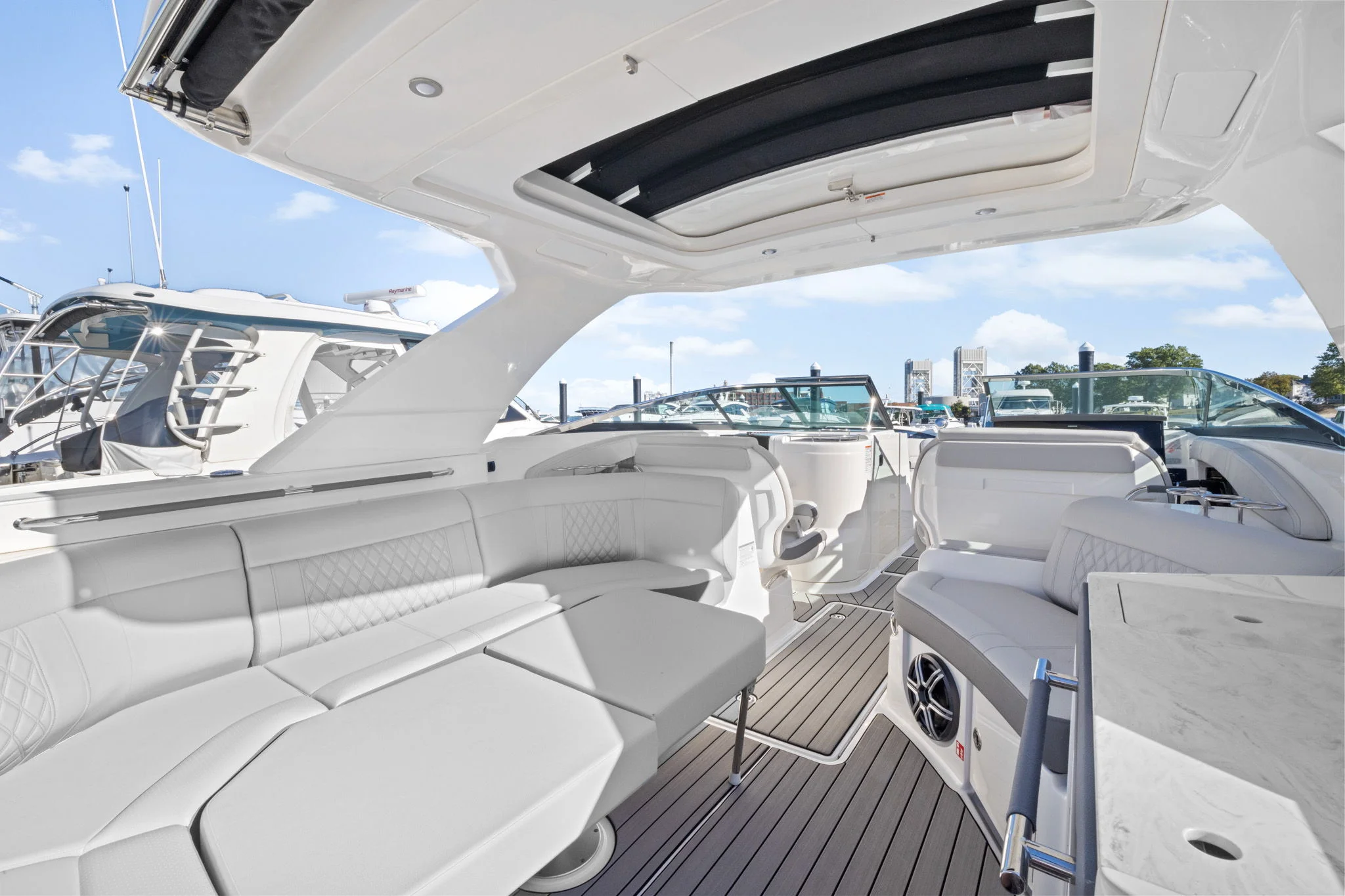 2026 Sea Ray SLX 350 Outboard Image Thumbnail #13