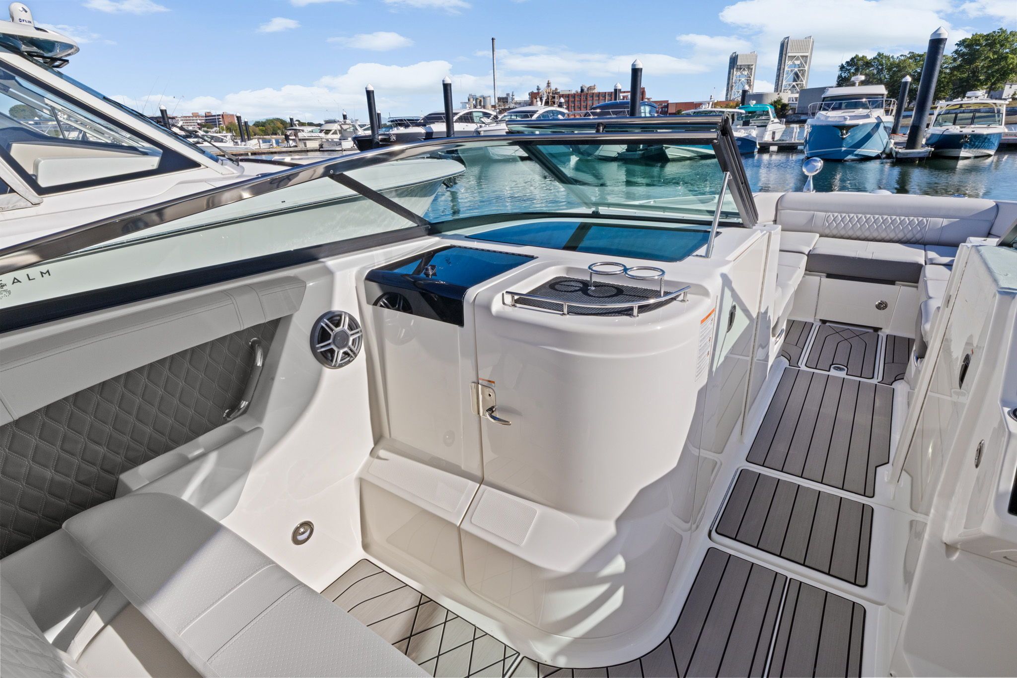 2026 Sea Ray SLX 350 Outboard Image Thumbnail #28