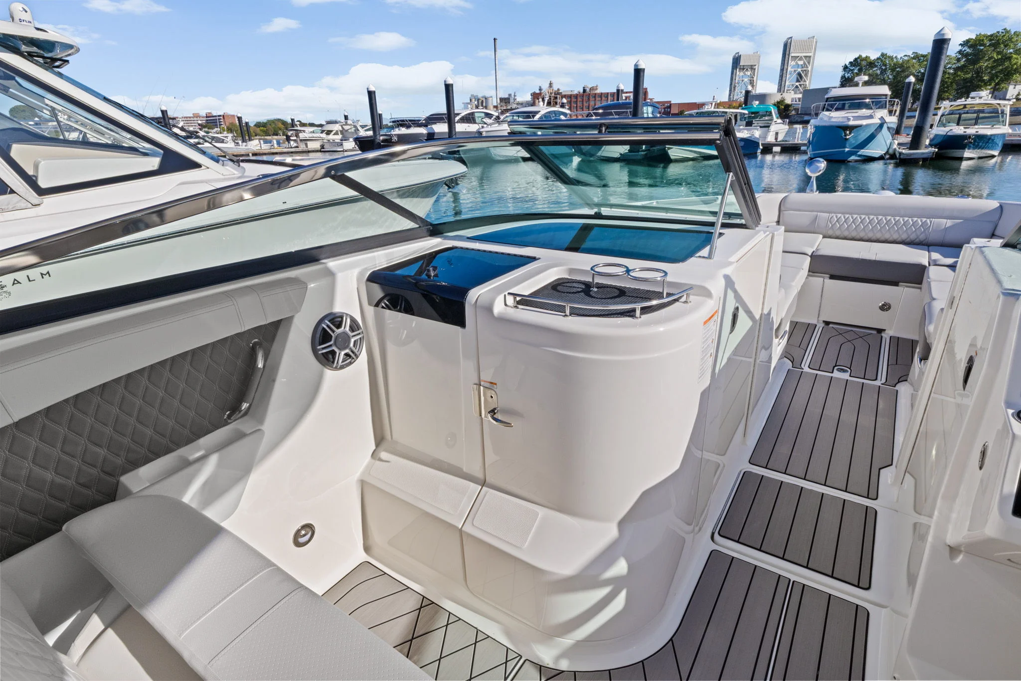 2026 Sea Ray SLX 350 Outboard Image Thumbnail #28