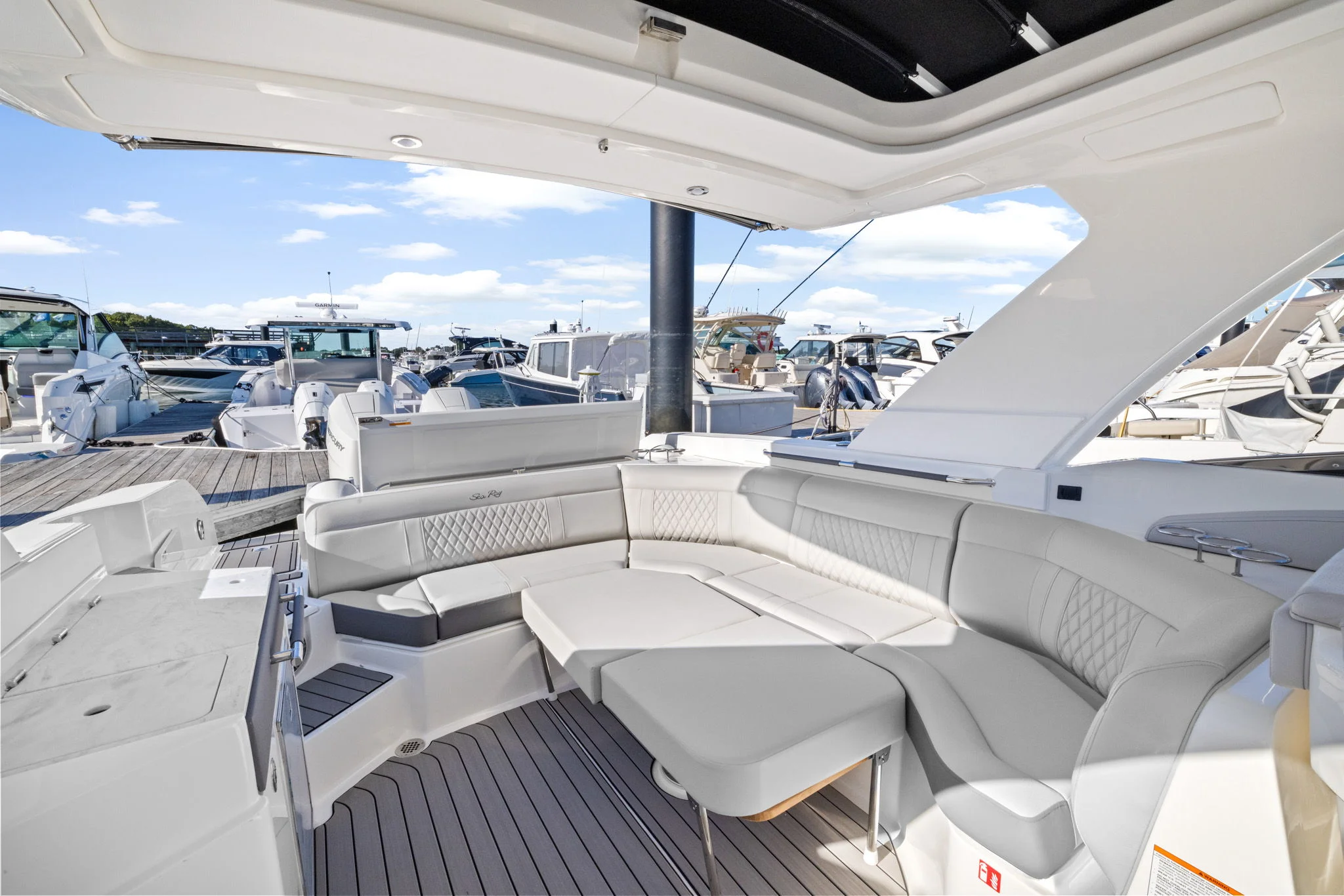 2026 Sea Ray SLX 350 Outboard Image Thumbnail #16