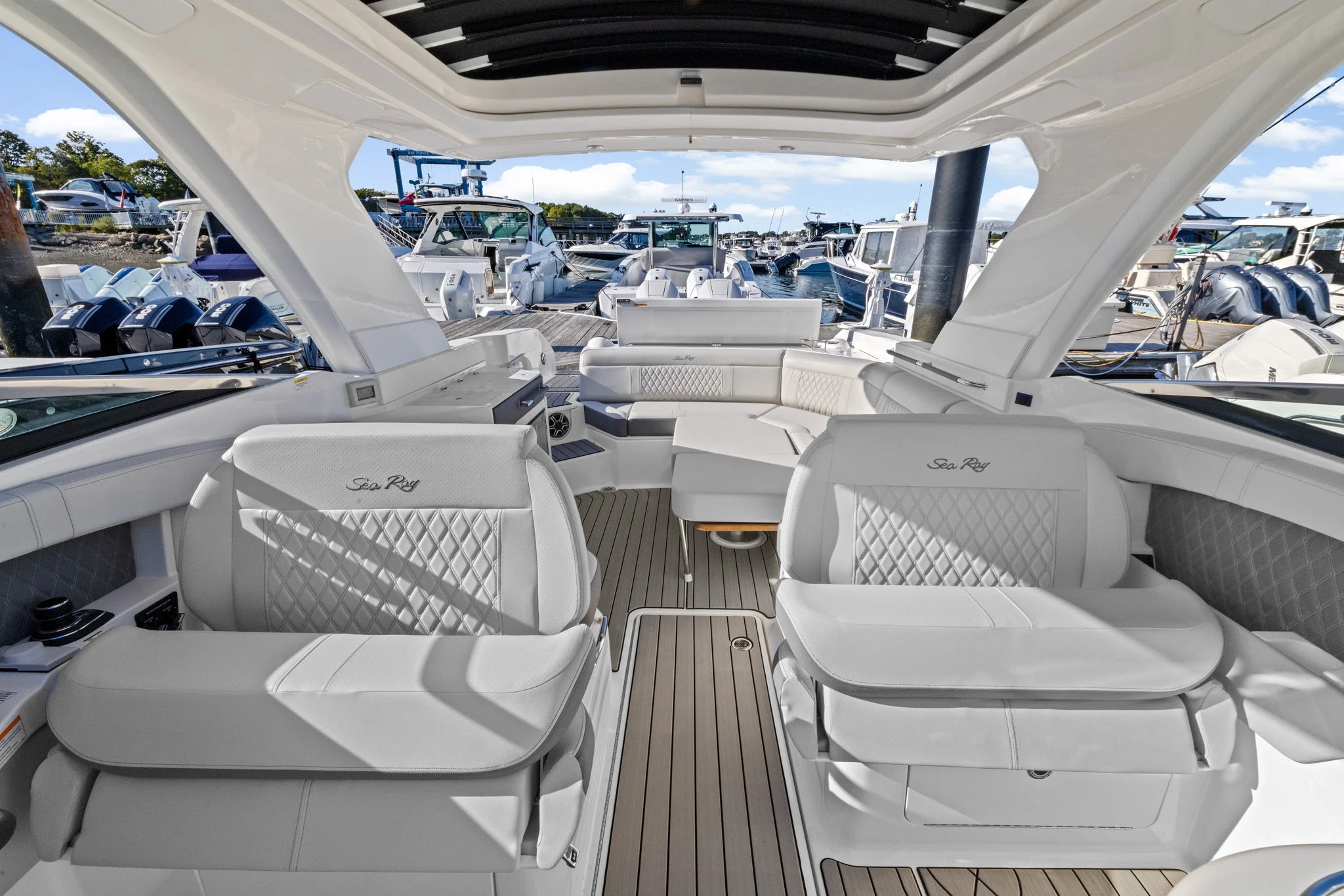 2026 Sea Ray SLX 350 Outboard Image Thumbnail #26