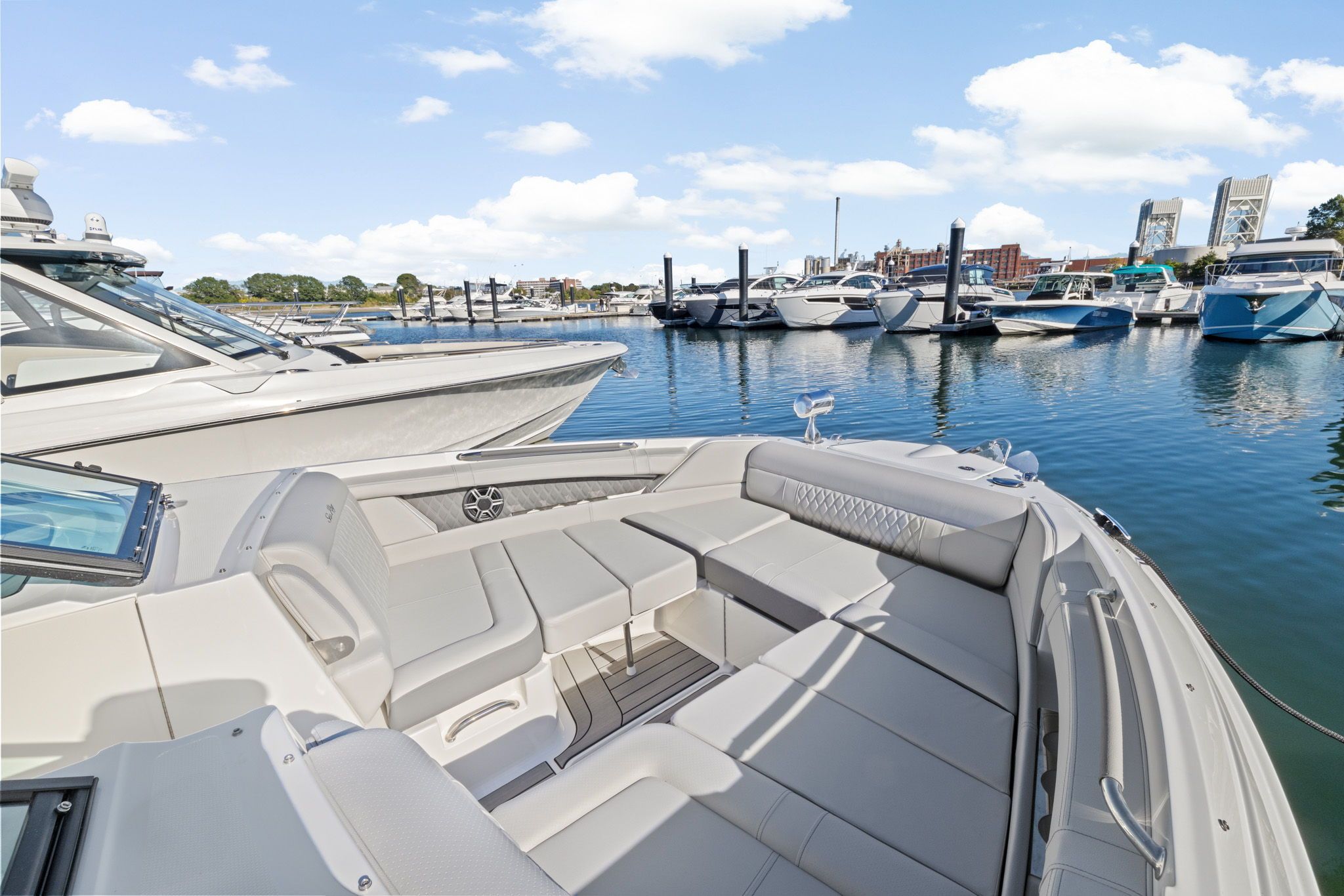 2026 Sea Ray SLX 350 Outboard Image Thumbnail #37