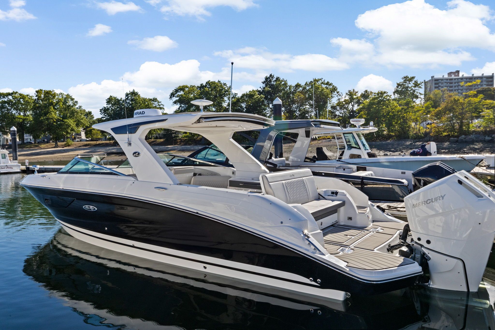 2026 Sea Ray SLX 350 Outboard Image Thumbnail #3