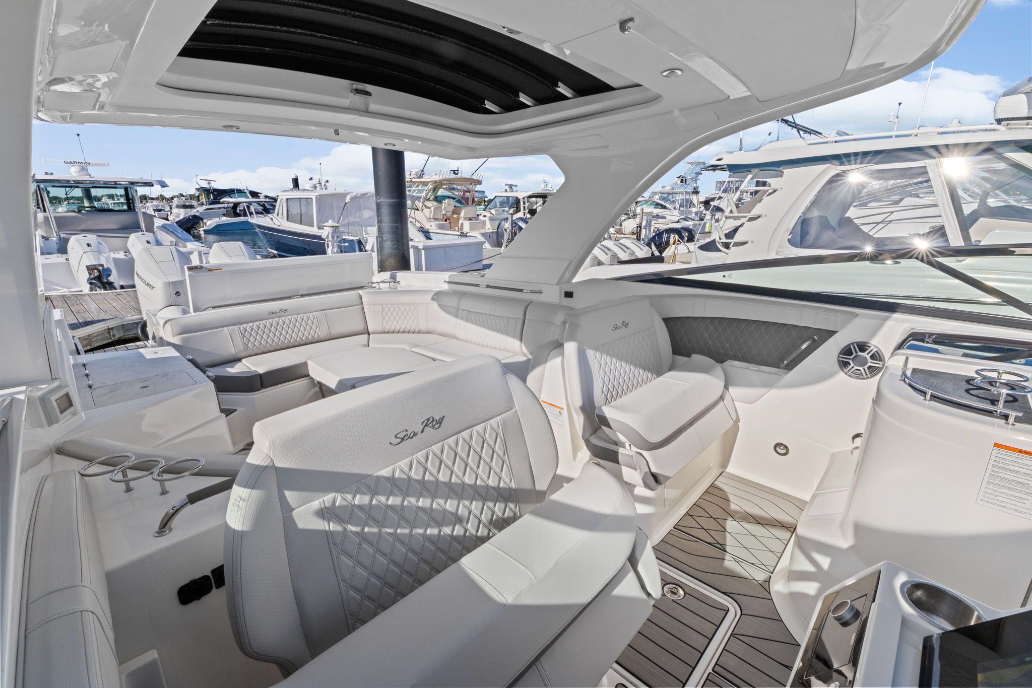 2026 Sea Ray SLX 350 Outboard Image Thumbnail #20