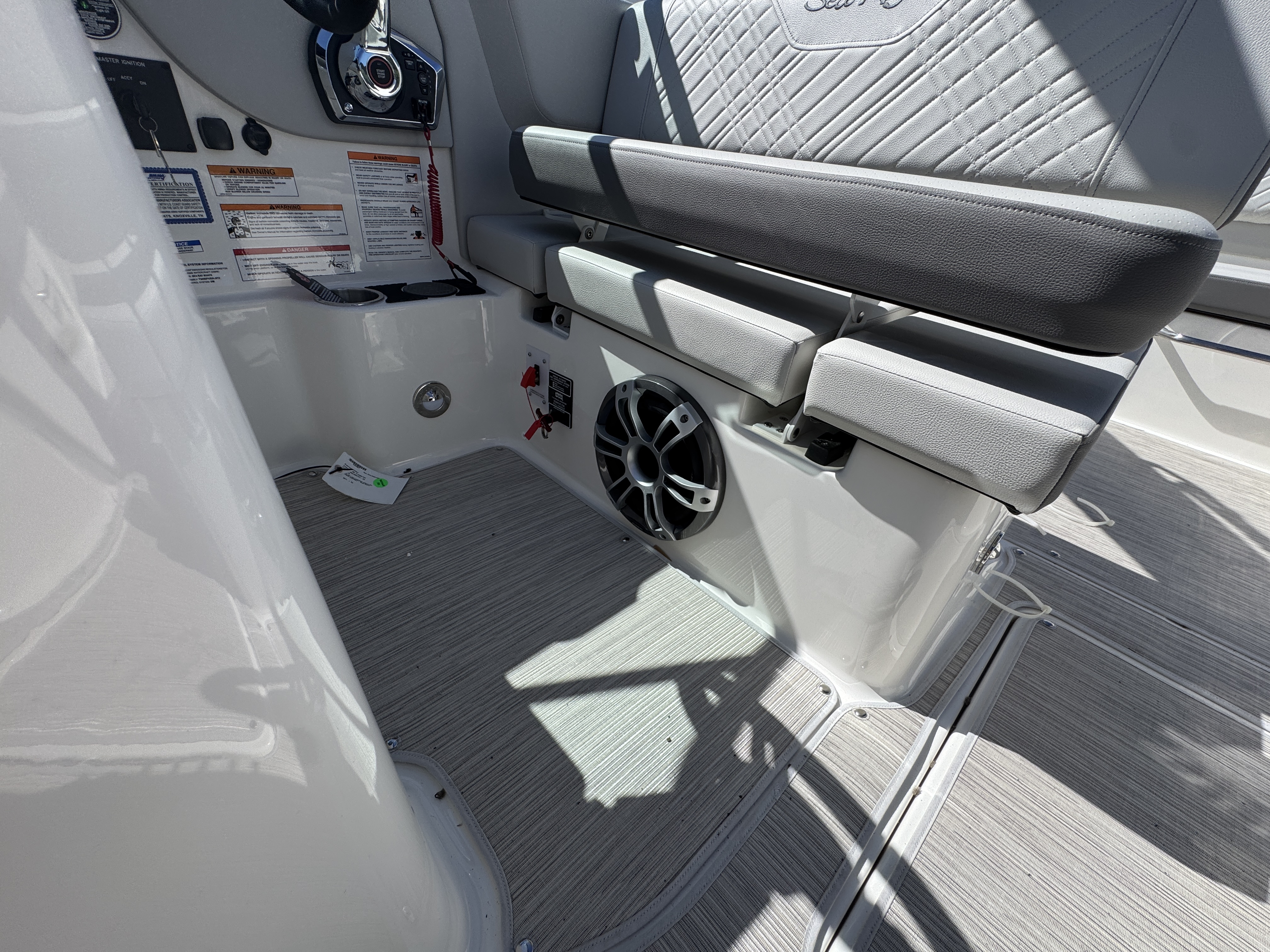 2026 Sea Ray SDX 270 Image Thumbnail #12