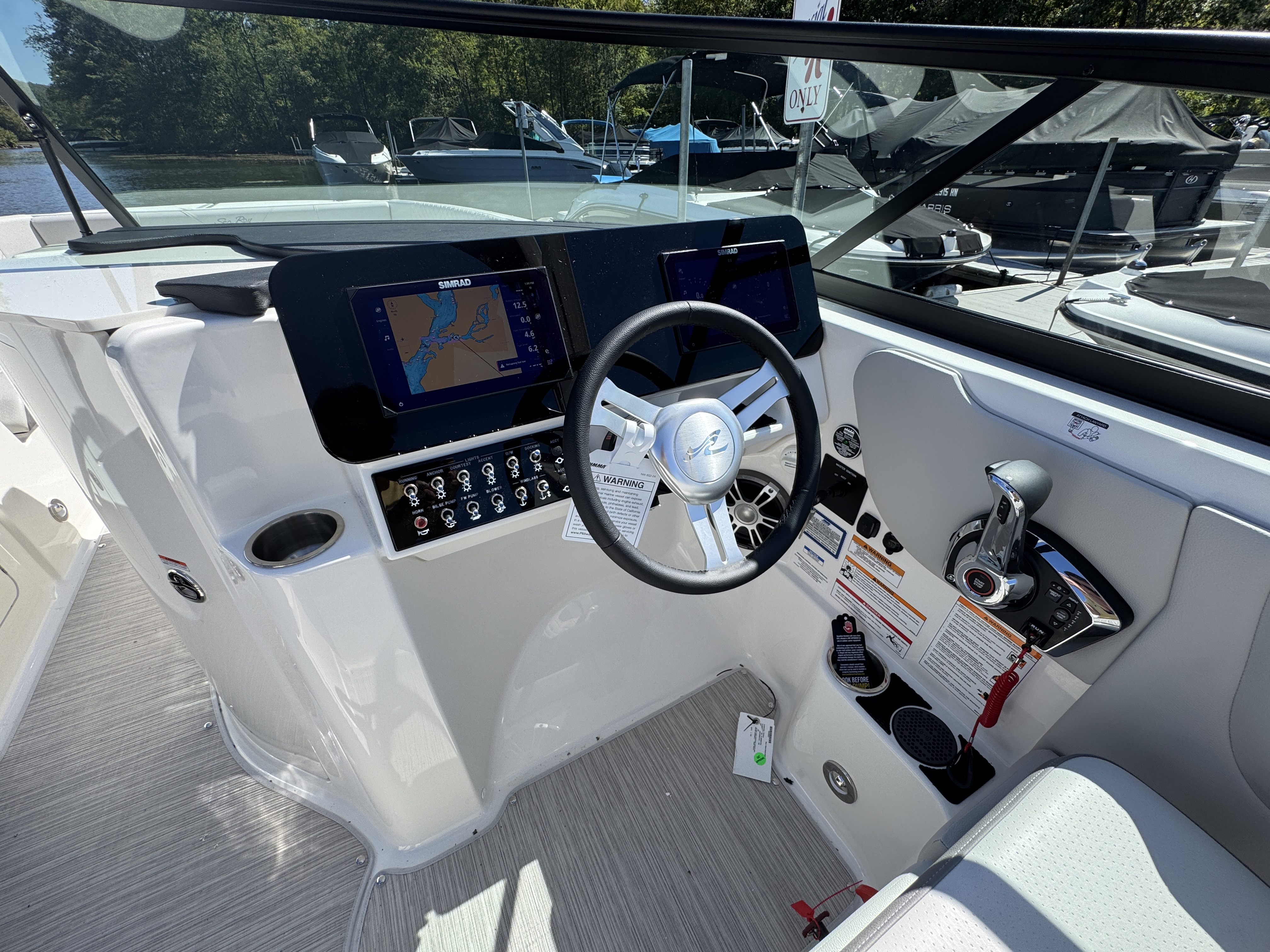 2026 Sea Ray SDX 270 Image Thumbnail #14