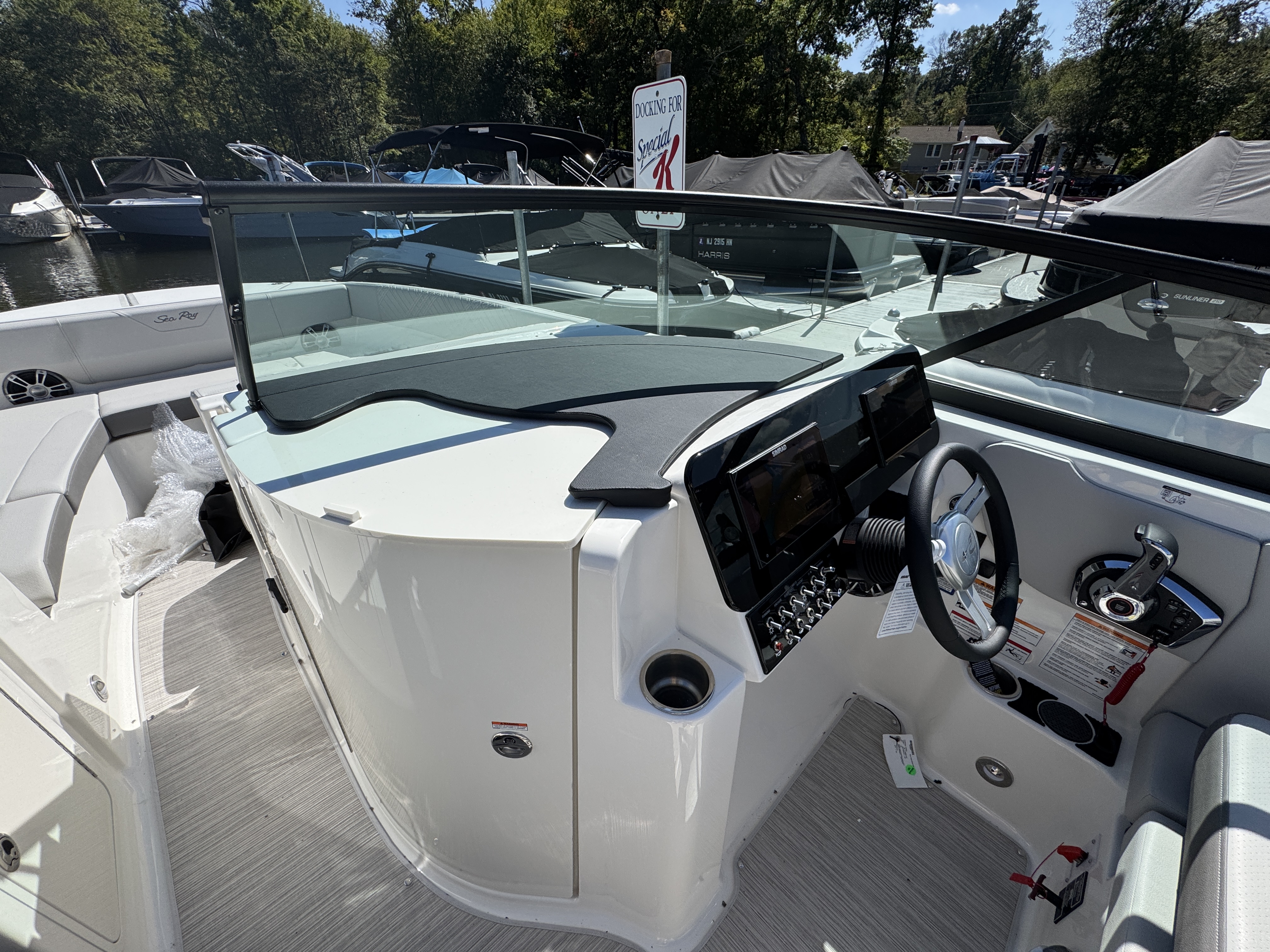 2026 Sea Ray SDX 270 Image Thumbnail #16