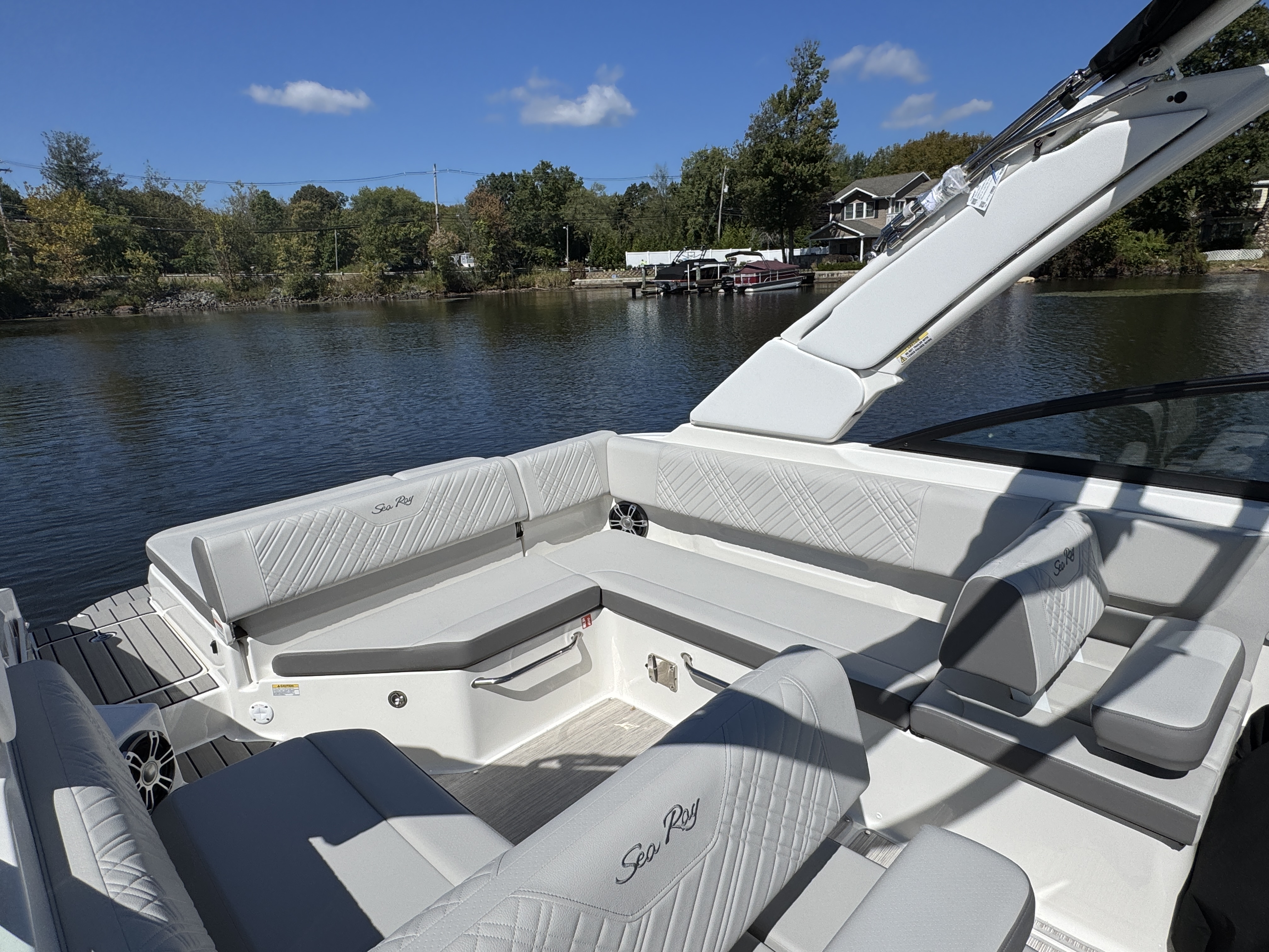 2026 Sea Ray SDX 270 Image Thumbnail #4