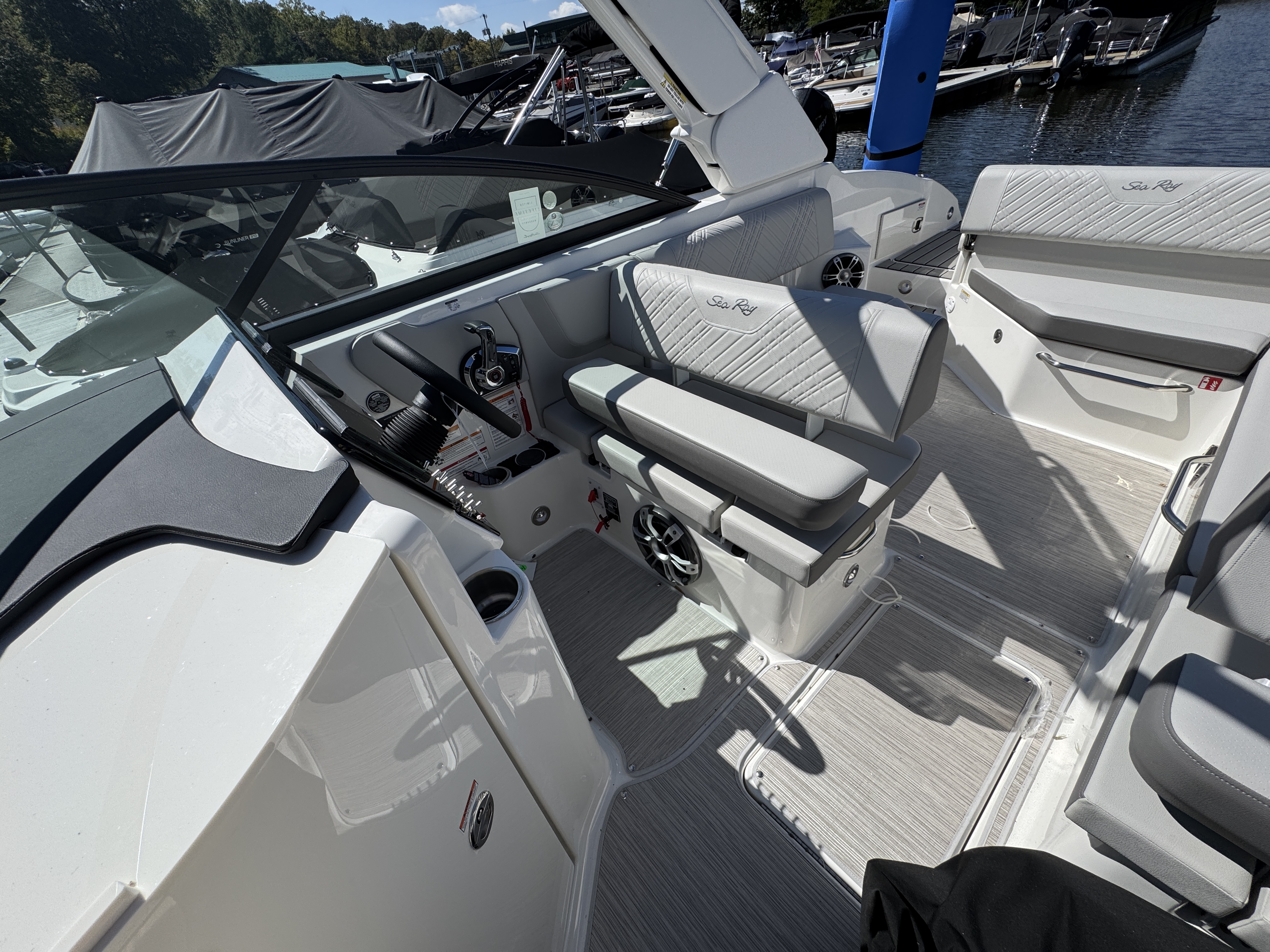 2026 Sea Ray SDX 270 Image Thumbnail #11