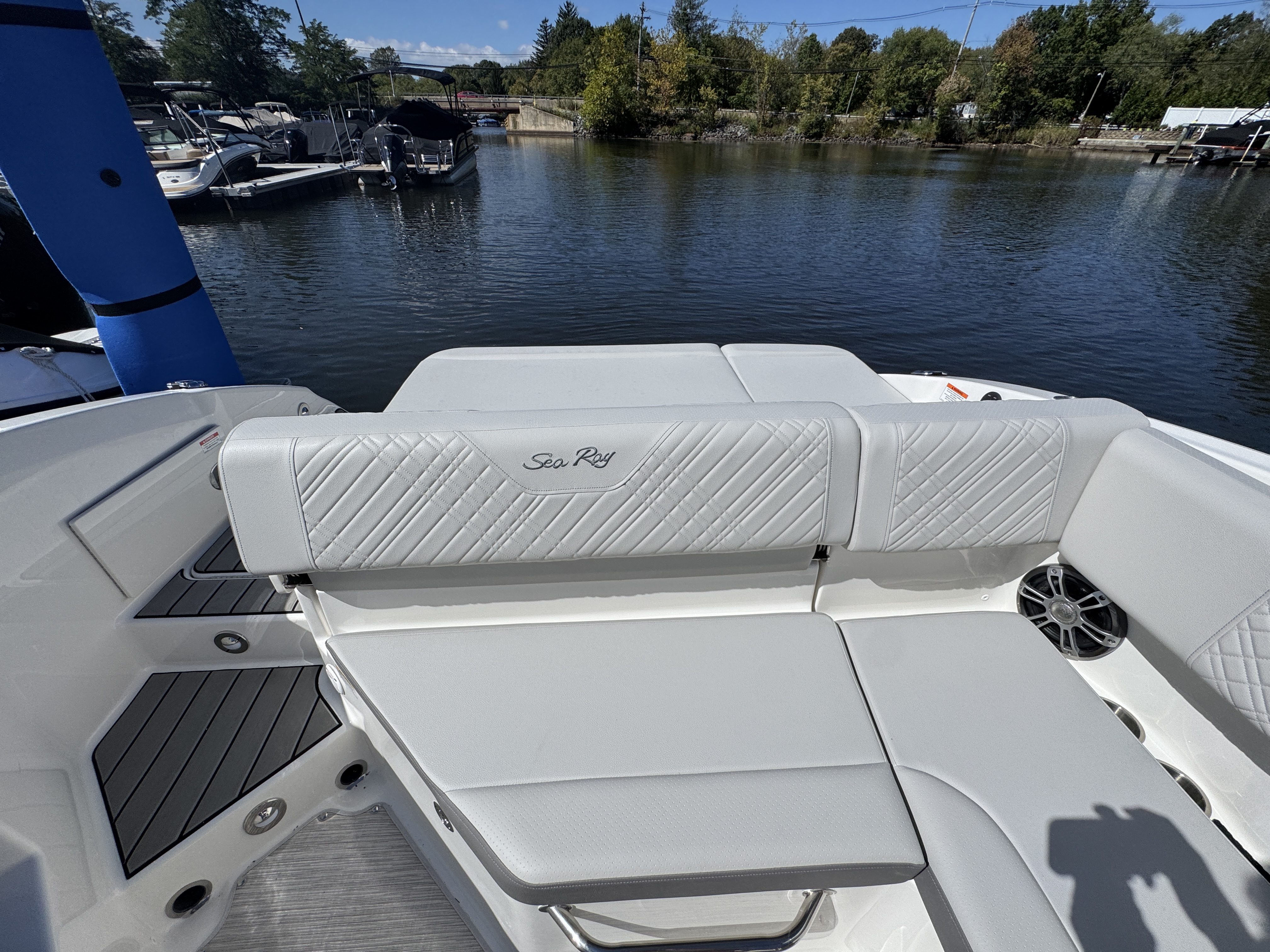 2026 Sea Ray SDX 270 Image Thumbnail #15