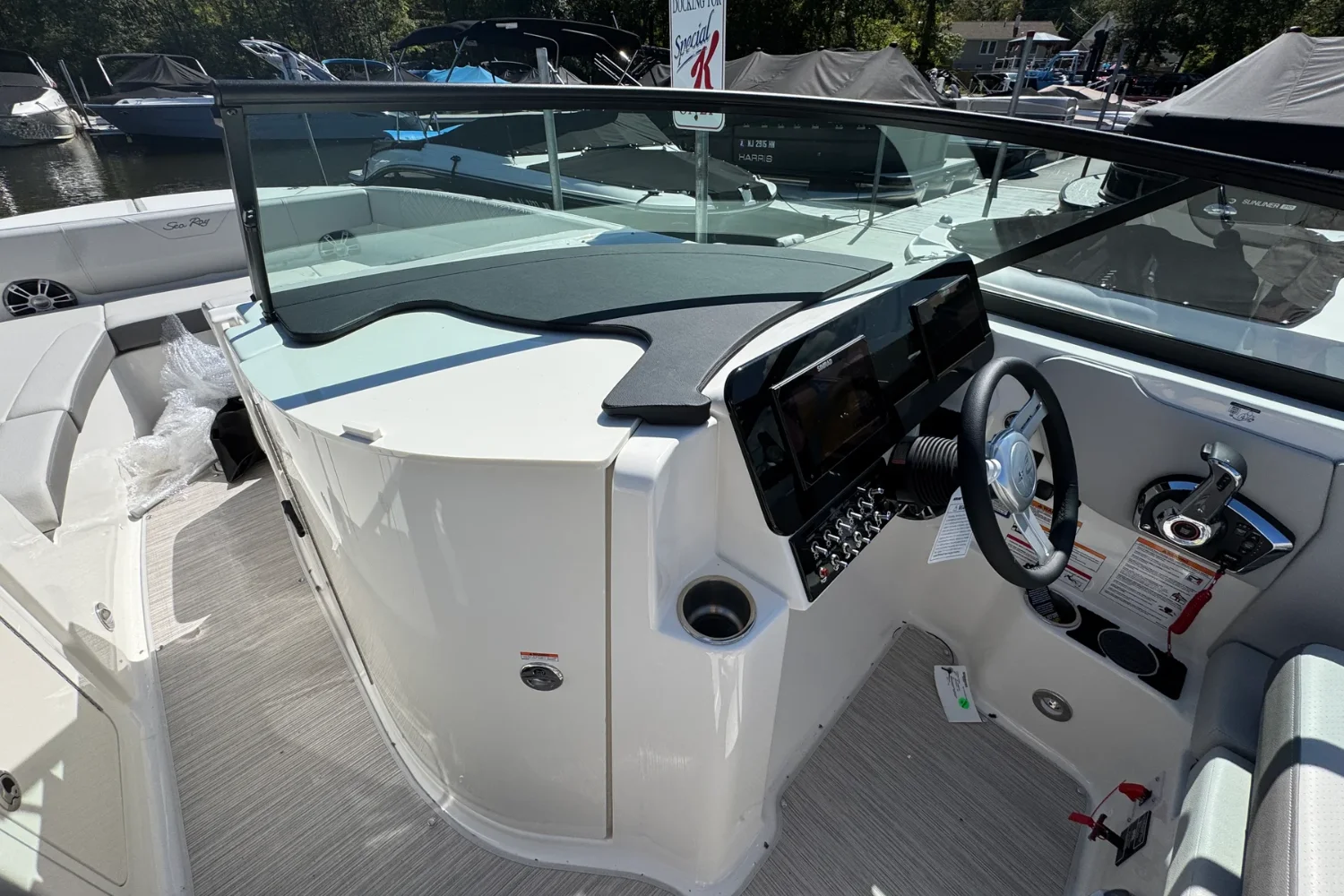 2026 Sea Ray SDX 270 Image Thumbnail #11
