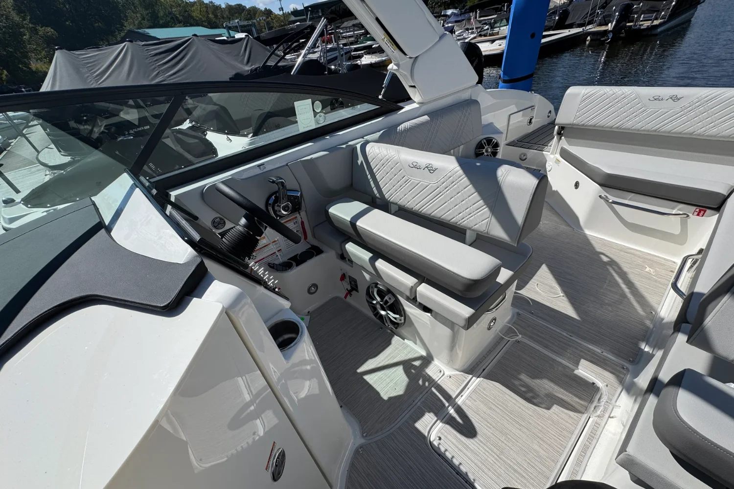 2026 Sea Ray SDX 270 Image Thumbnail #9