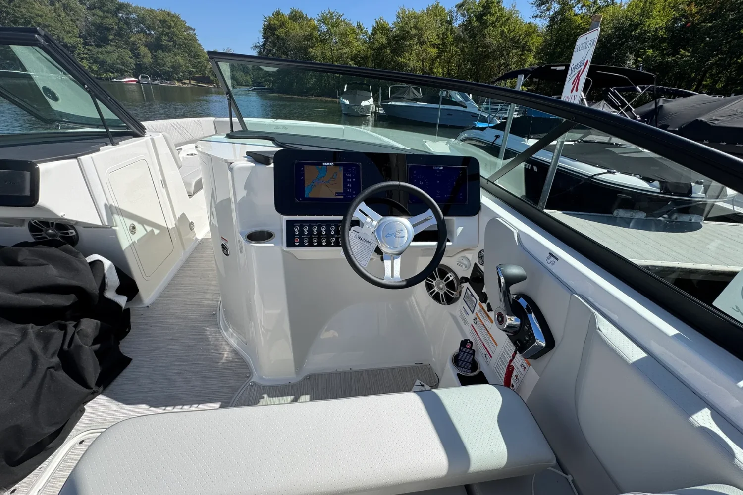 2026 Sea Ray SDX 270 Image Thumbnail #12