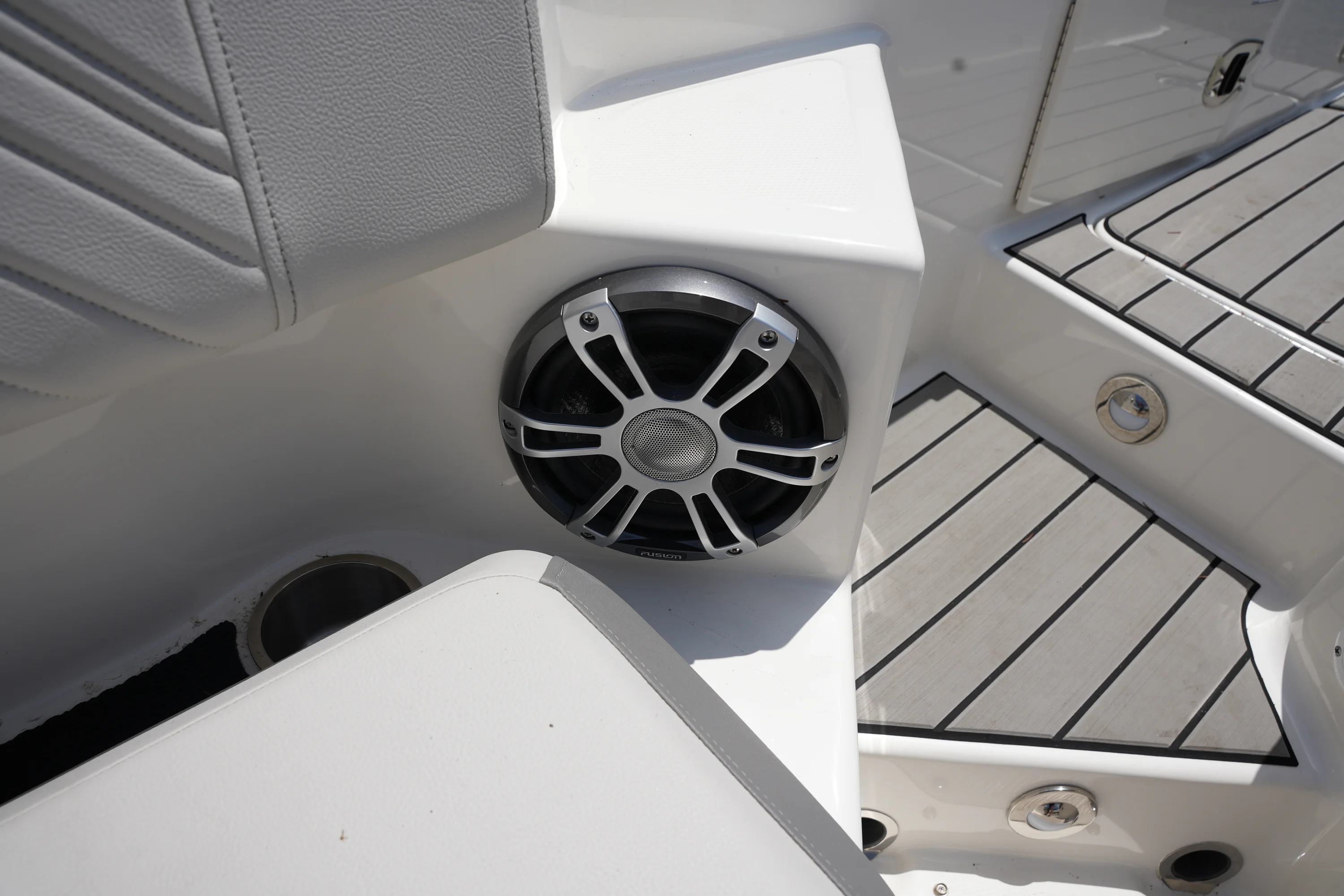 2026 Sea Ray SDX 270 Image Thumbnail #12