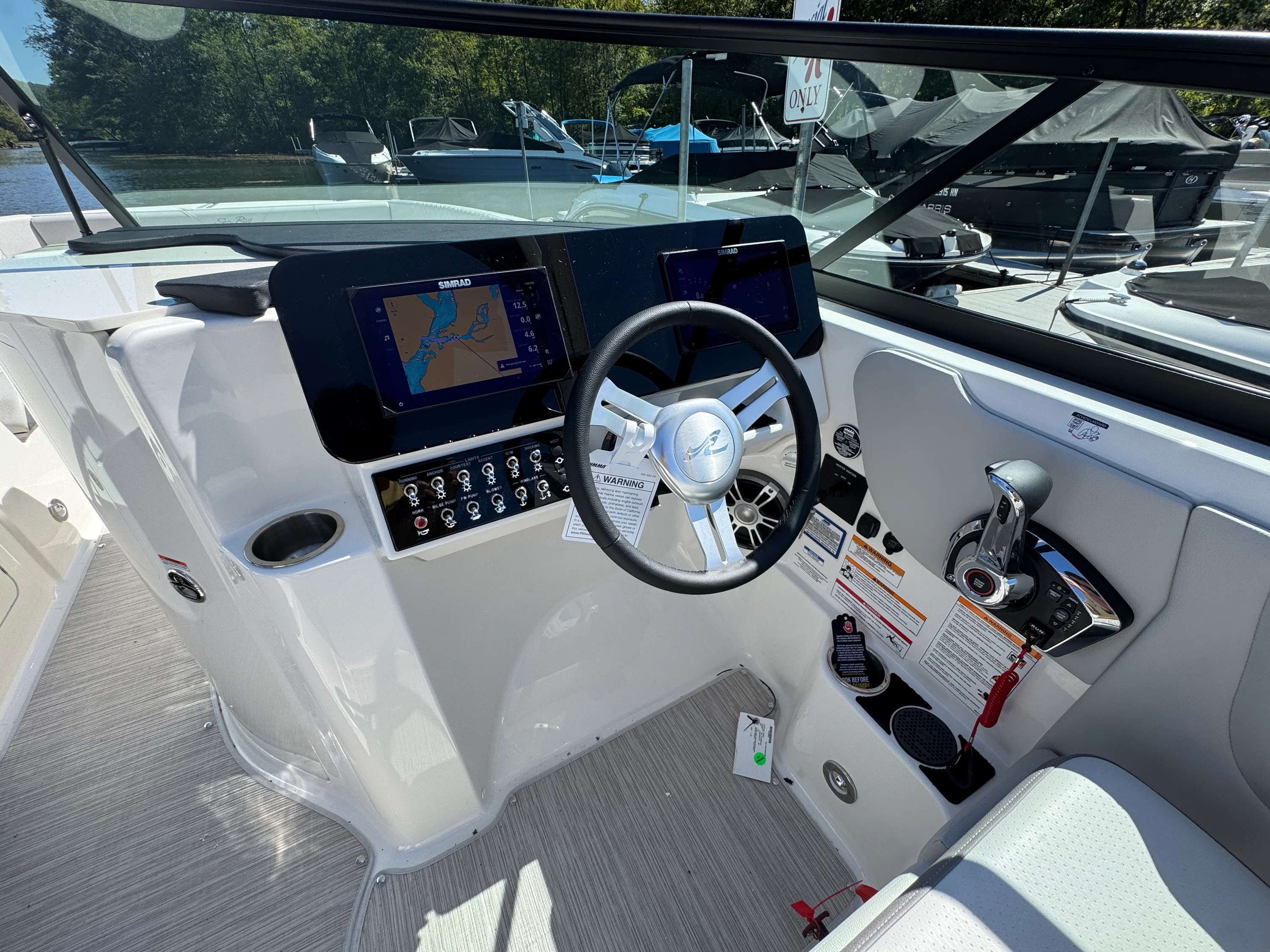 2026 Sea Ray SDX 270 Image Thumbnail #13