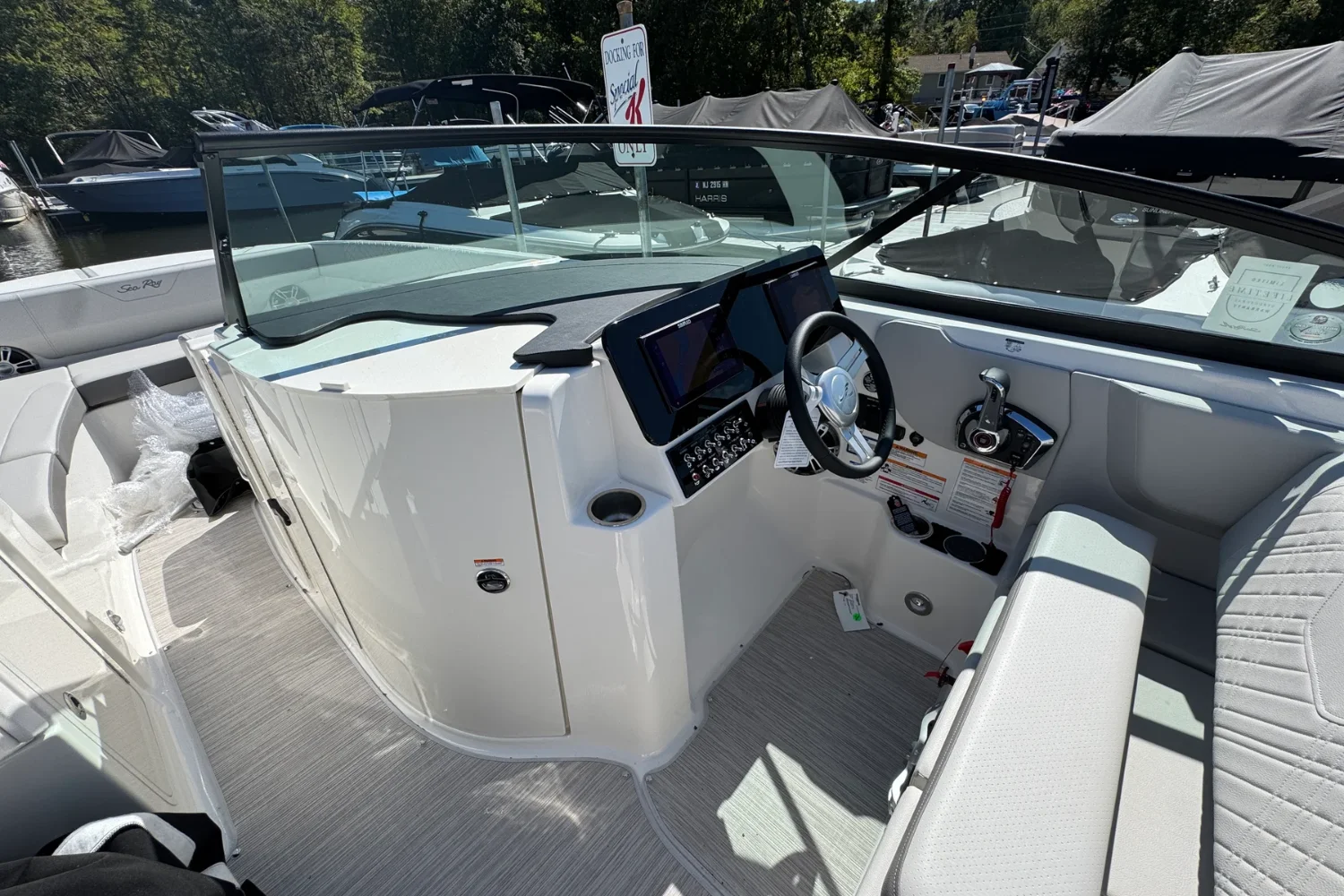 2026 Sea Ray SDX 270 Image Thumbnail #10
