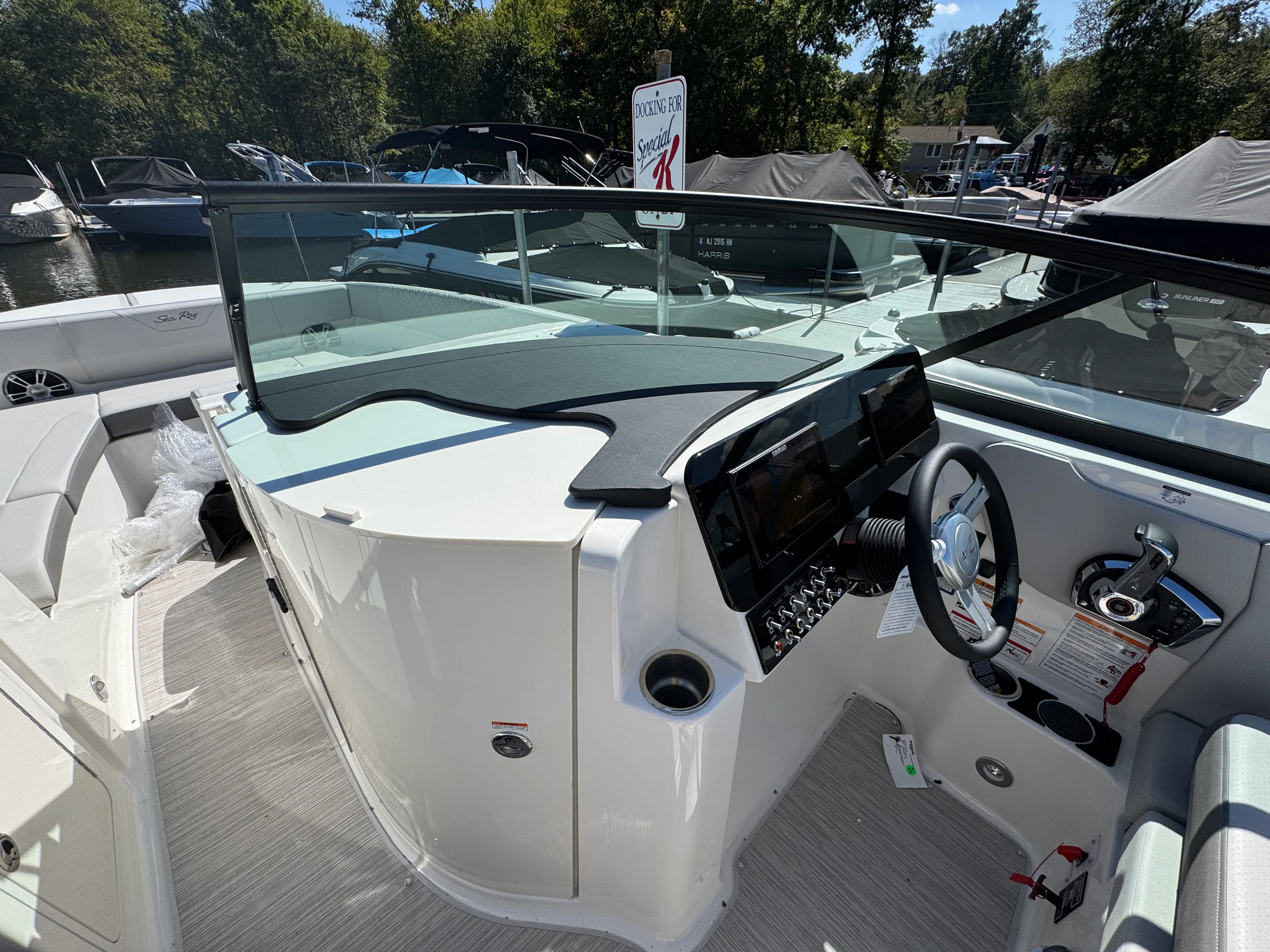 2026 Sea Ray SDX 270 Image Thumbnail #11