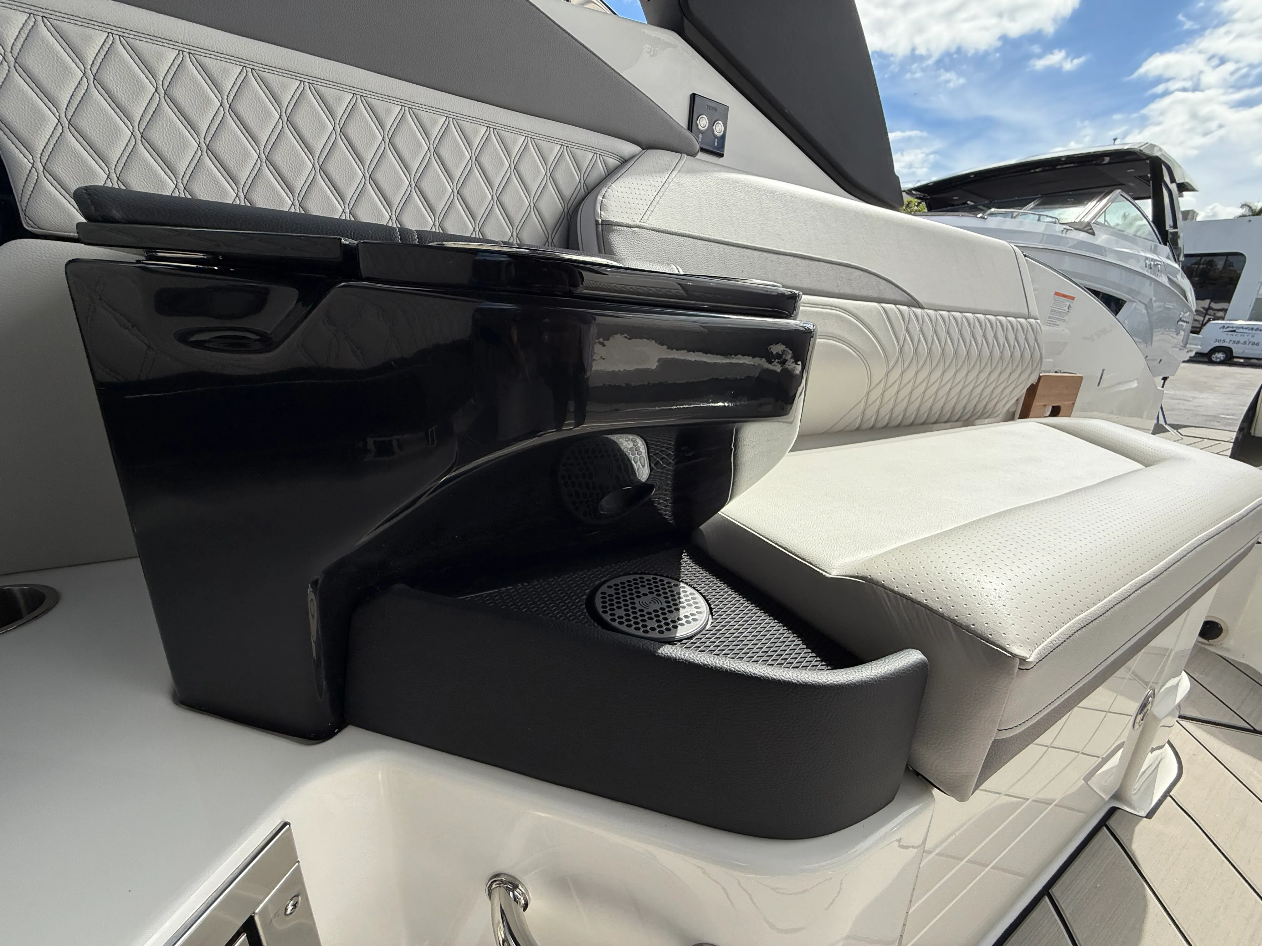 2026 Sea Ray SLX 280 Outboard Image Thumbnail #17