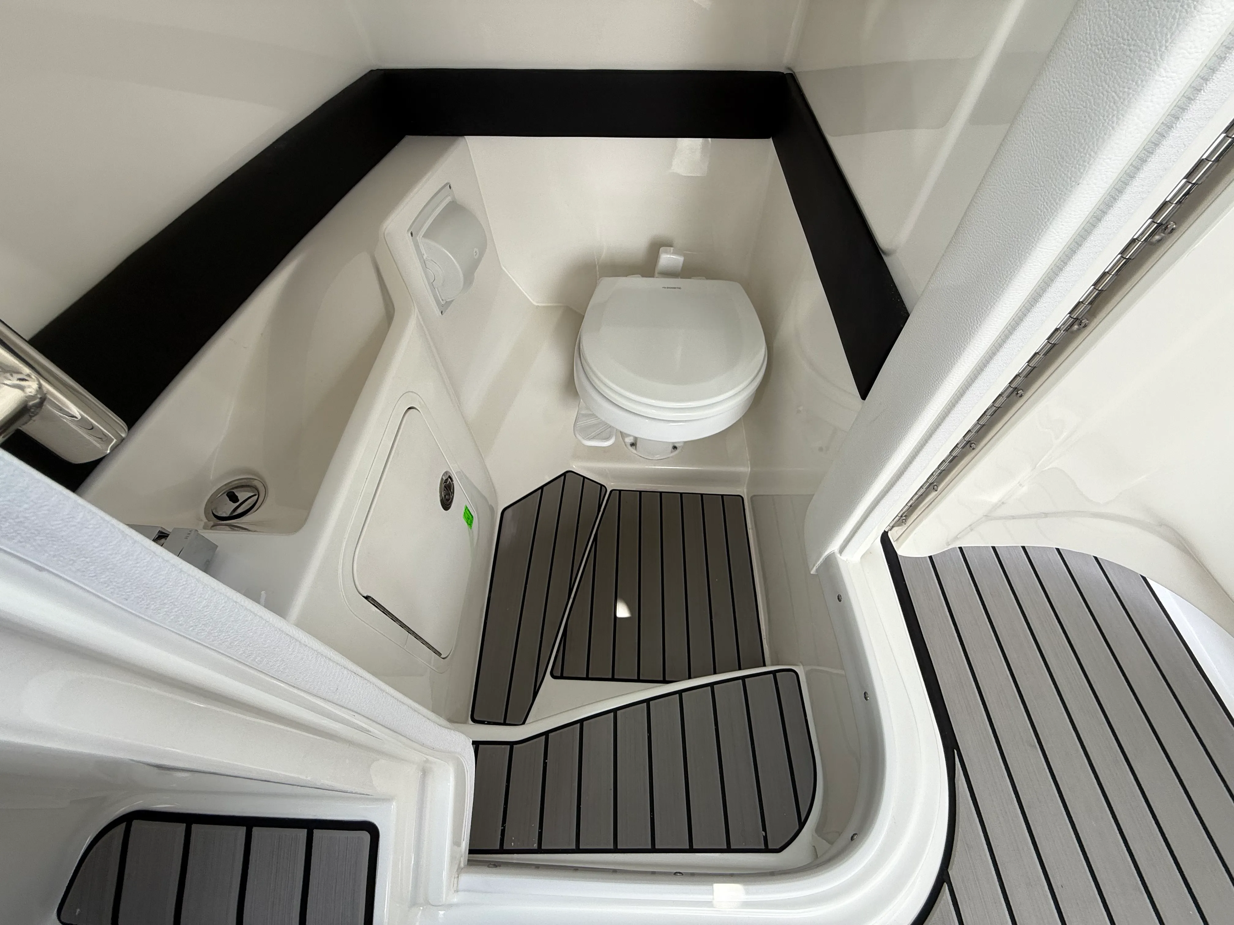 2026 Sea Ray SLX 280 Outboard Image Thumbnail #11