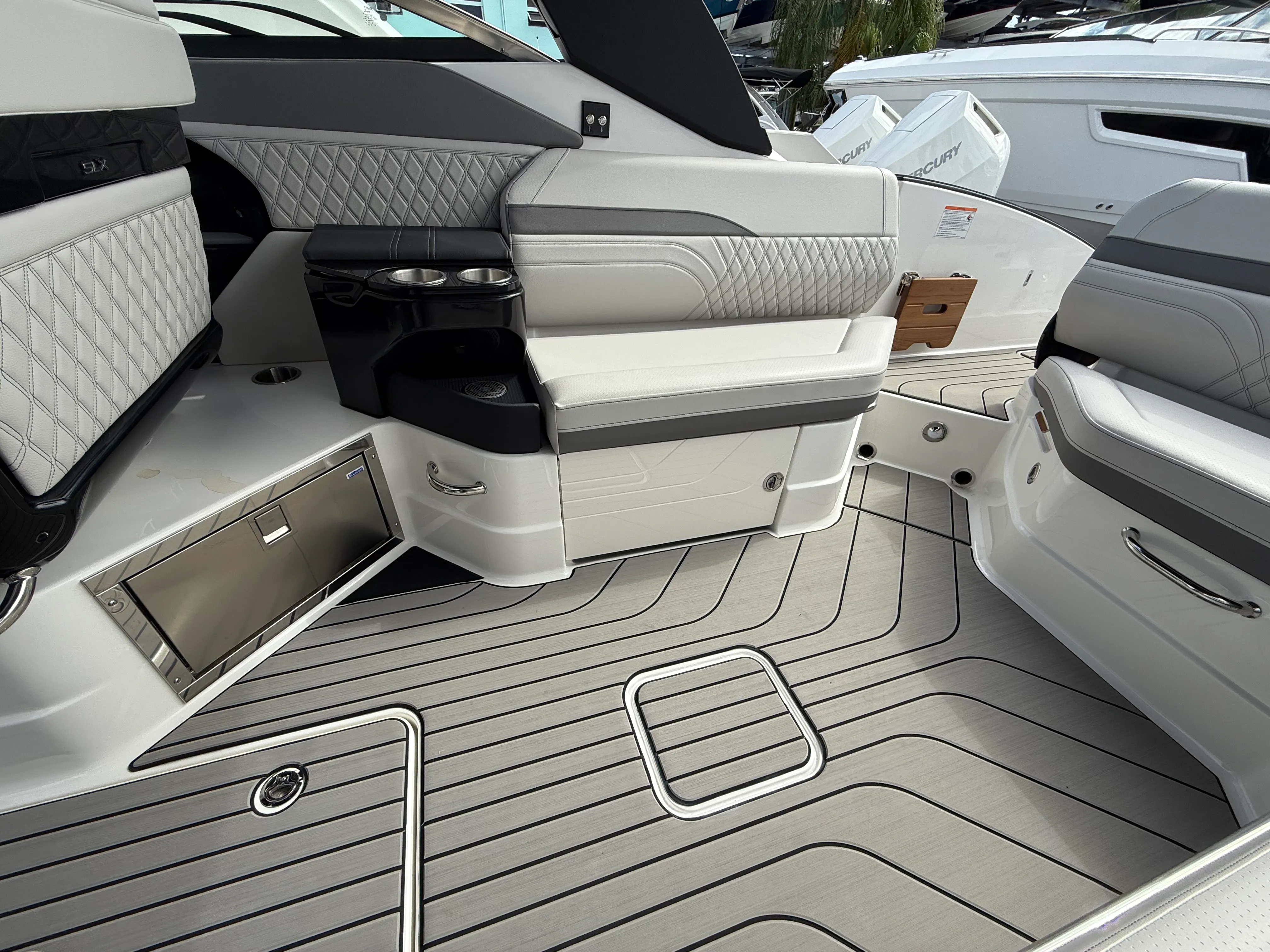 2026 Sea Ray SLX 280 Outboard Image Thumbnail #4