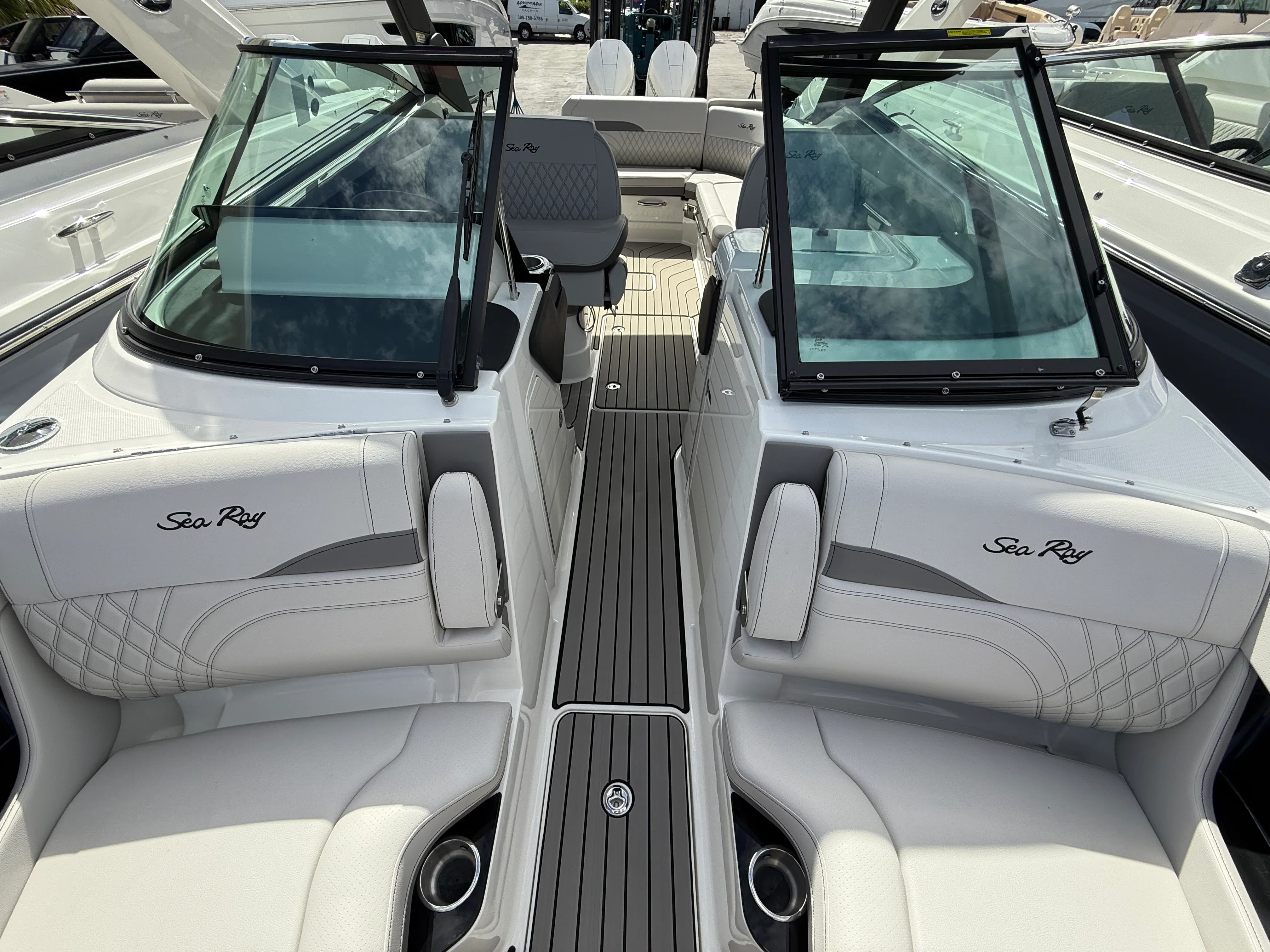 2026 Sea Ray SLX 280 Outboard Image Thumbnail #12