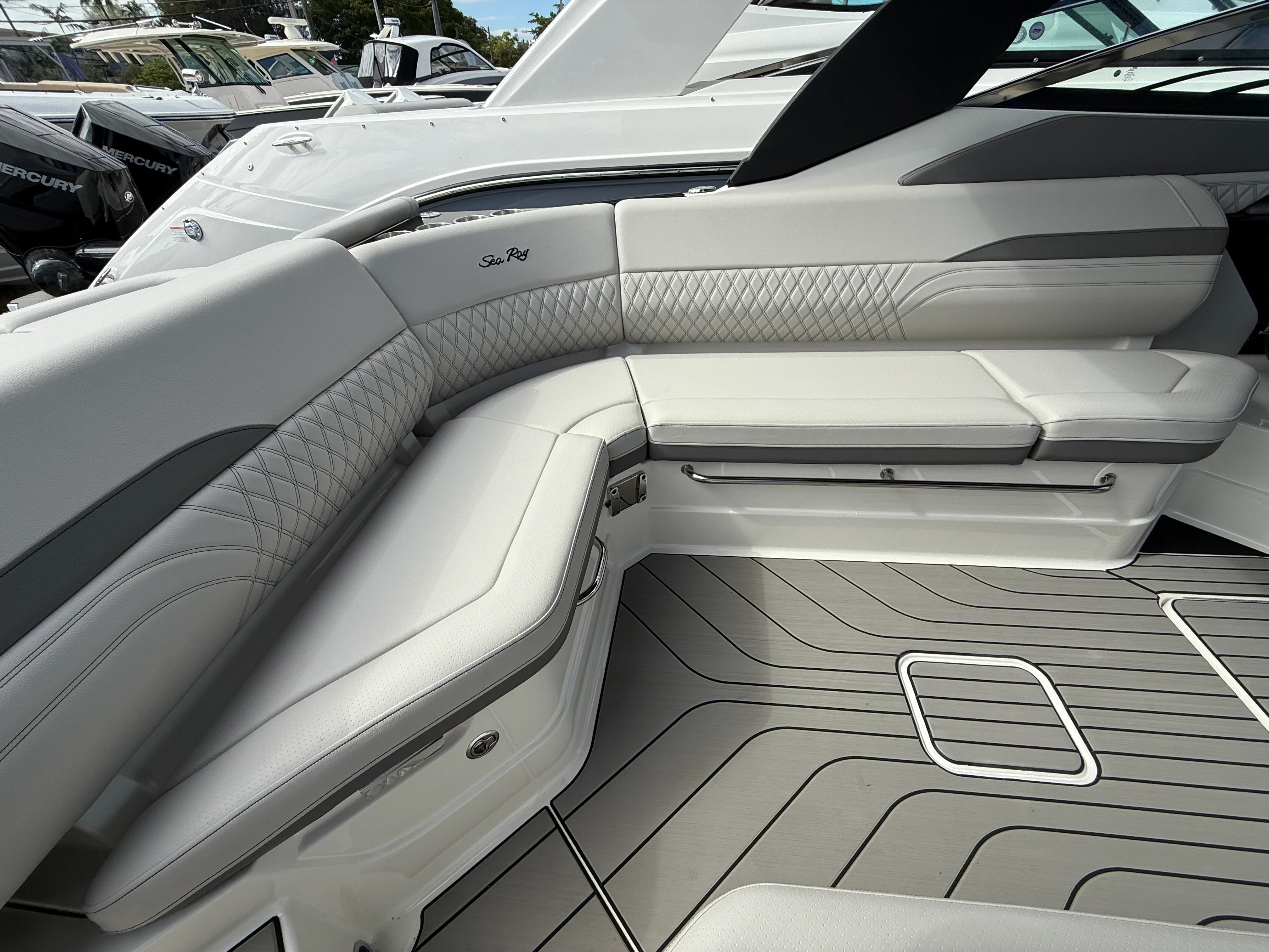 2026 Sea Ray SLX 280 Outboard Image Thumbnail #3