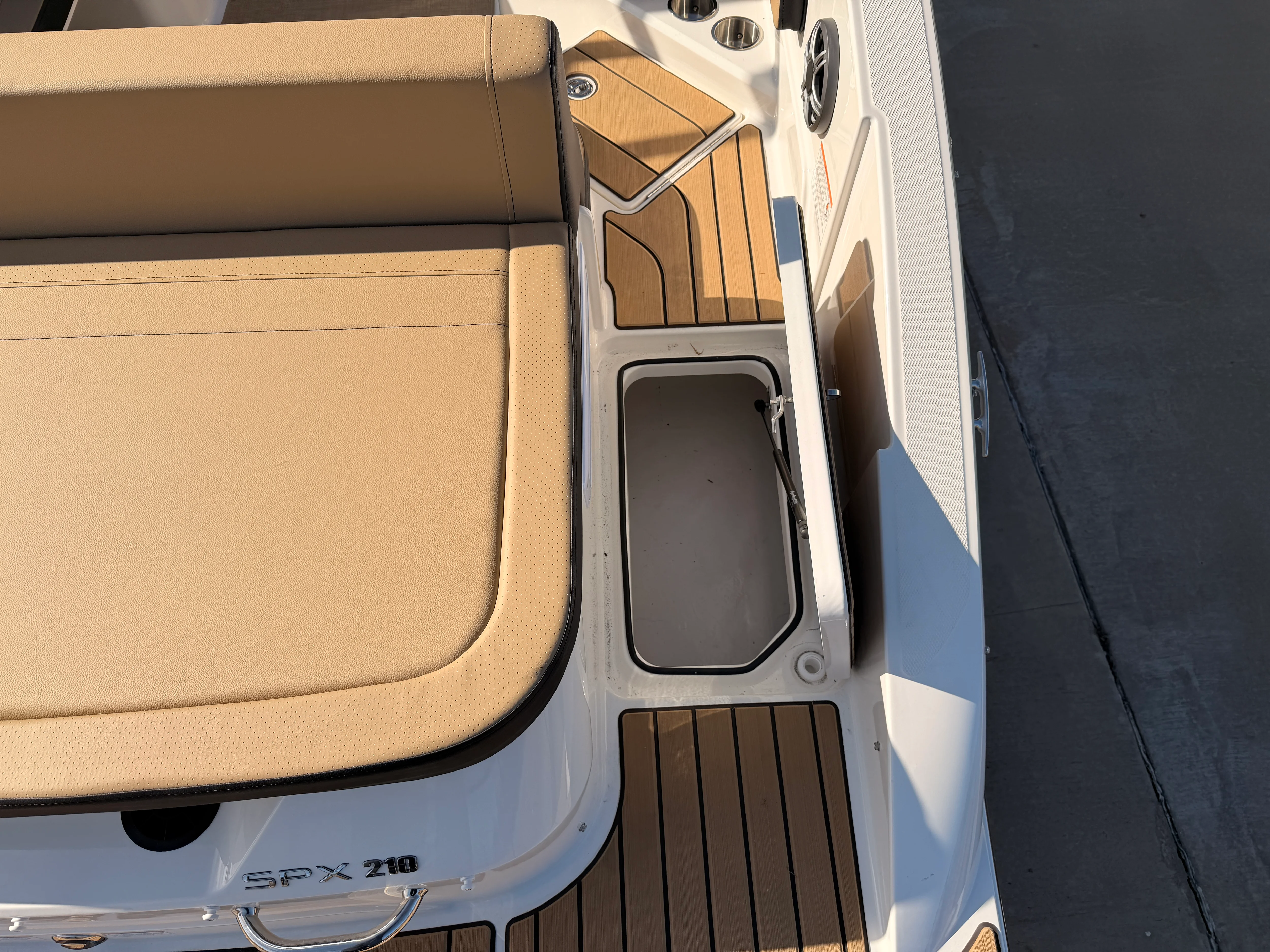 2026 Sea Ray SPX 210 Image Thumbnail #6