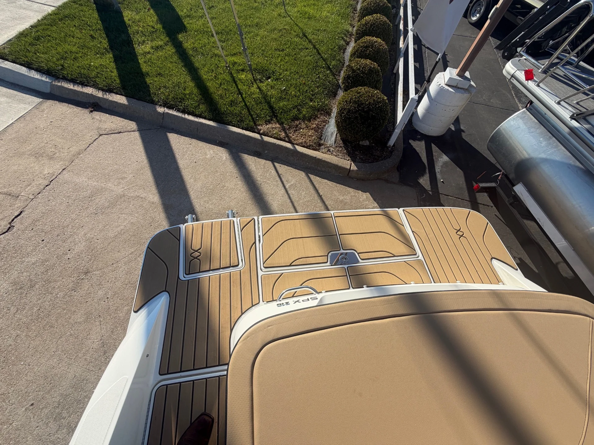 2026 Sea Ray SPX 210 Image Thumbnail #4