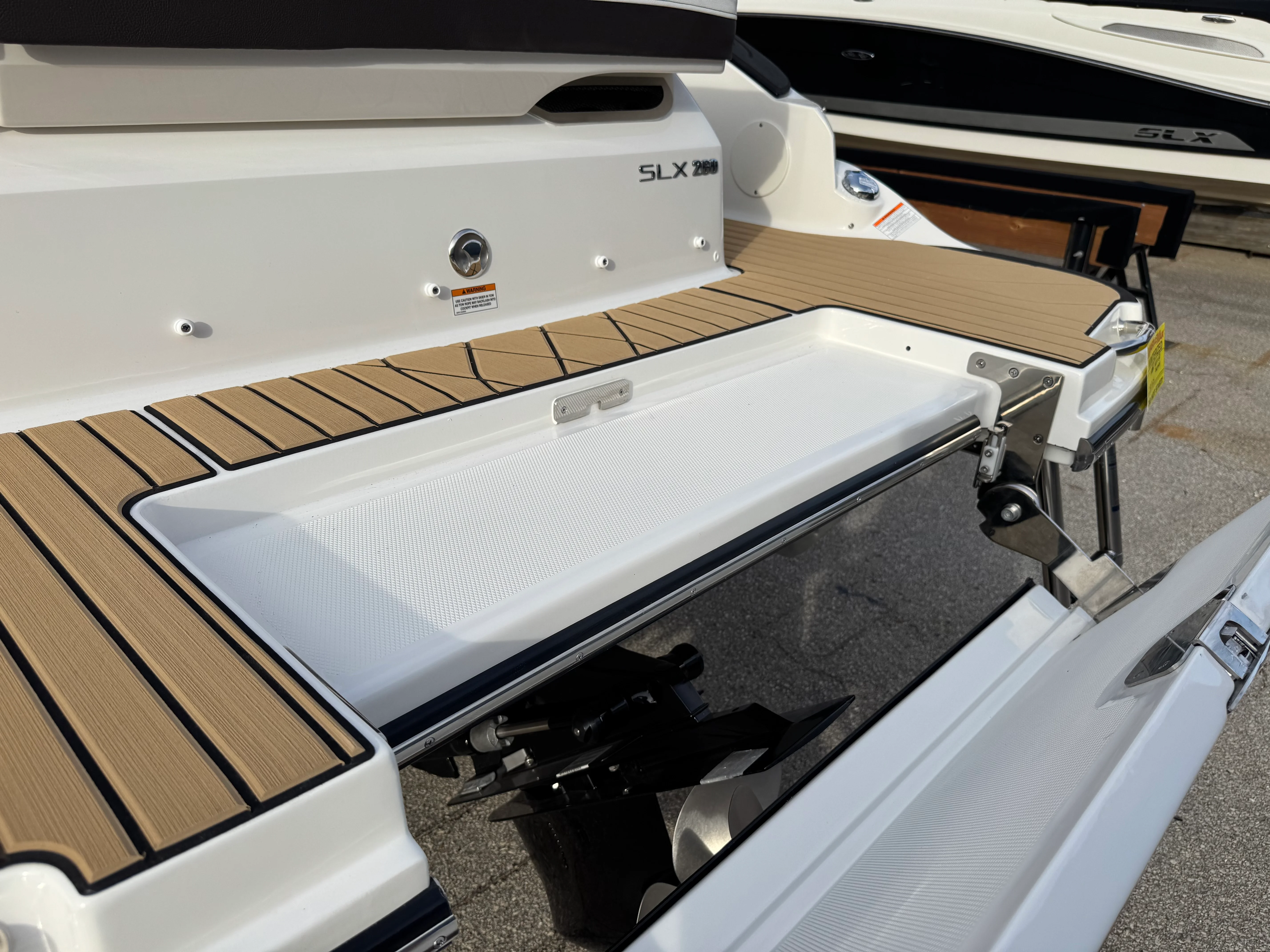 2026 Sea Ray SLX 260 Image Thumbnail #10