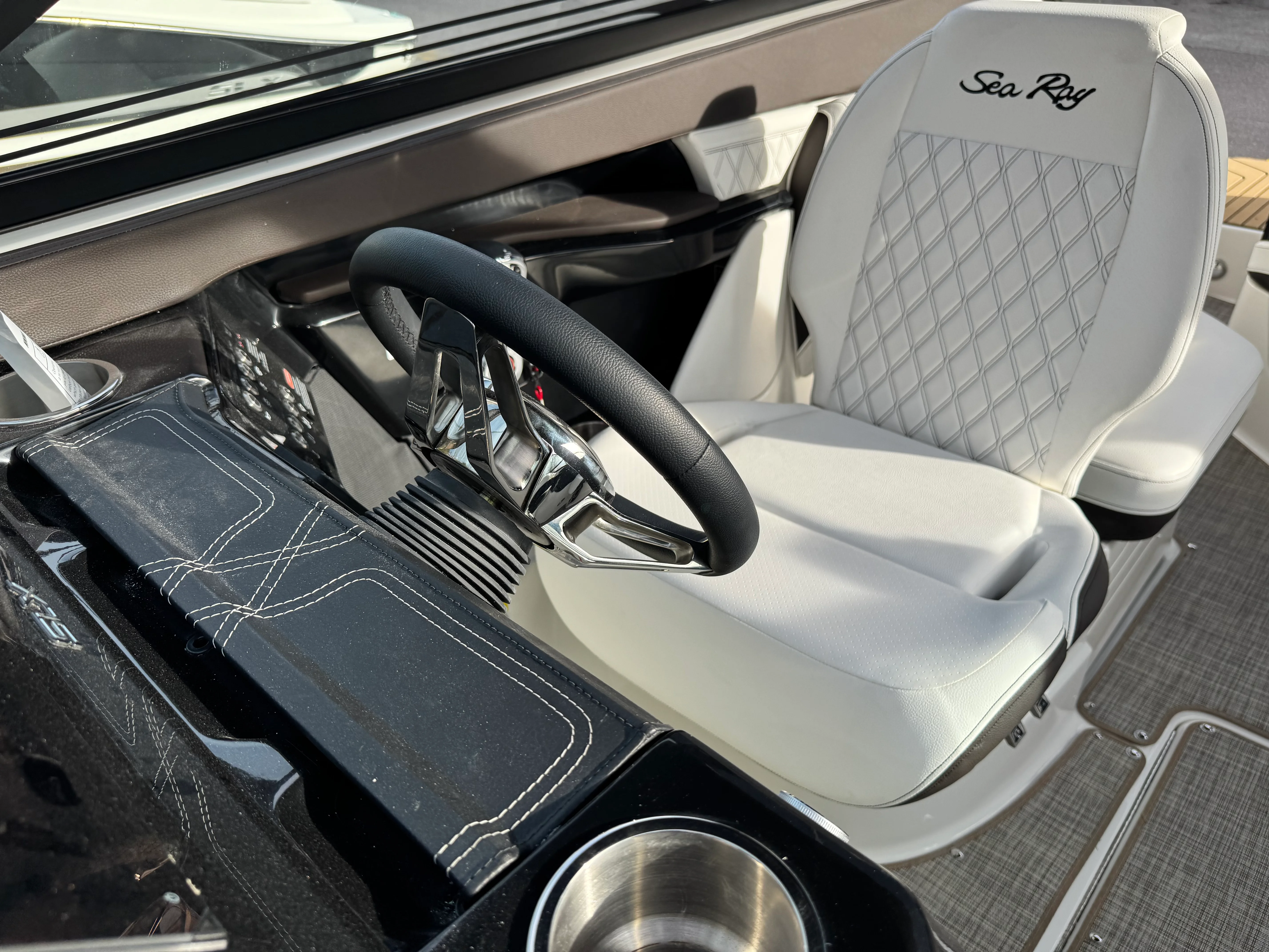 2026 Sea Ray SLX 260 Image Thumbnail #27