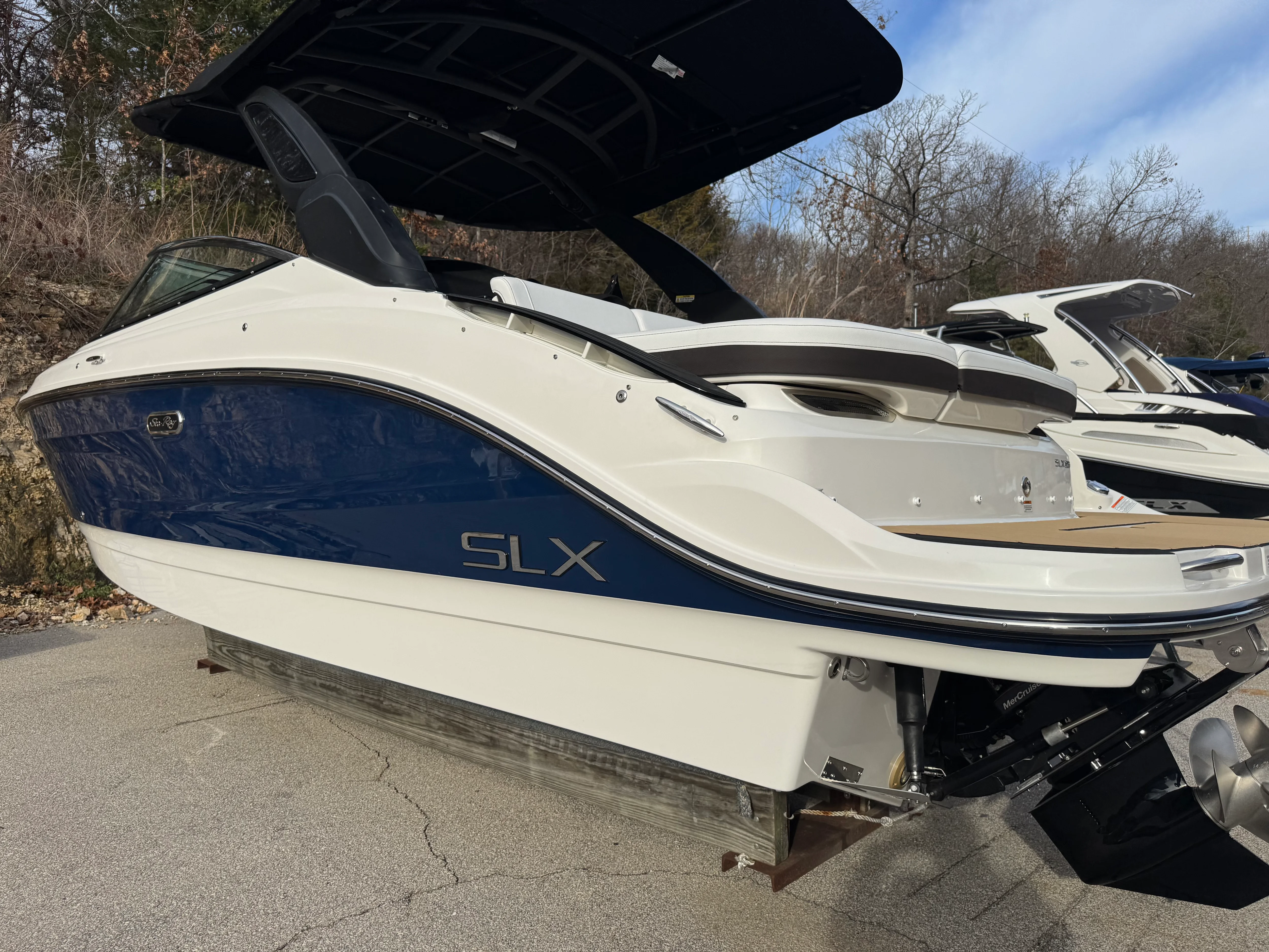 2026 Sea Ray SLX 260 Image Thumbnail #6