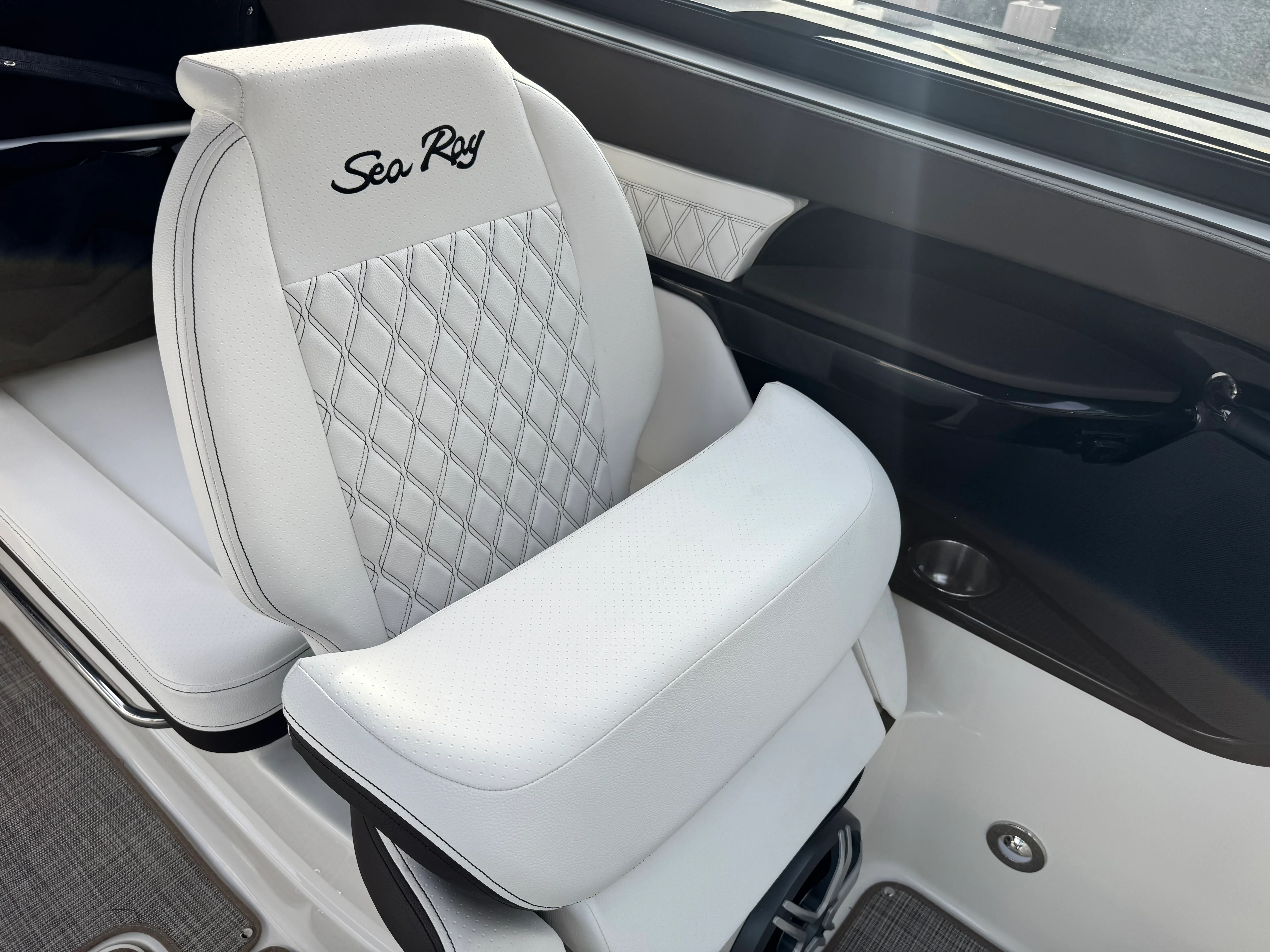 2026 Sea Ray SLX 260 Image Thumbnail #22