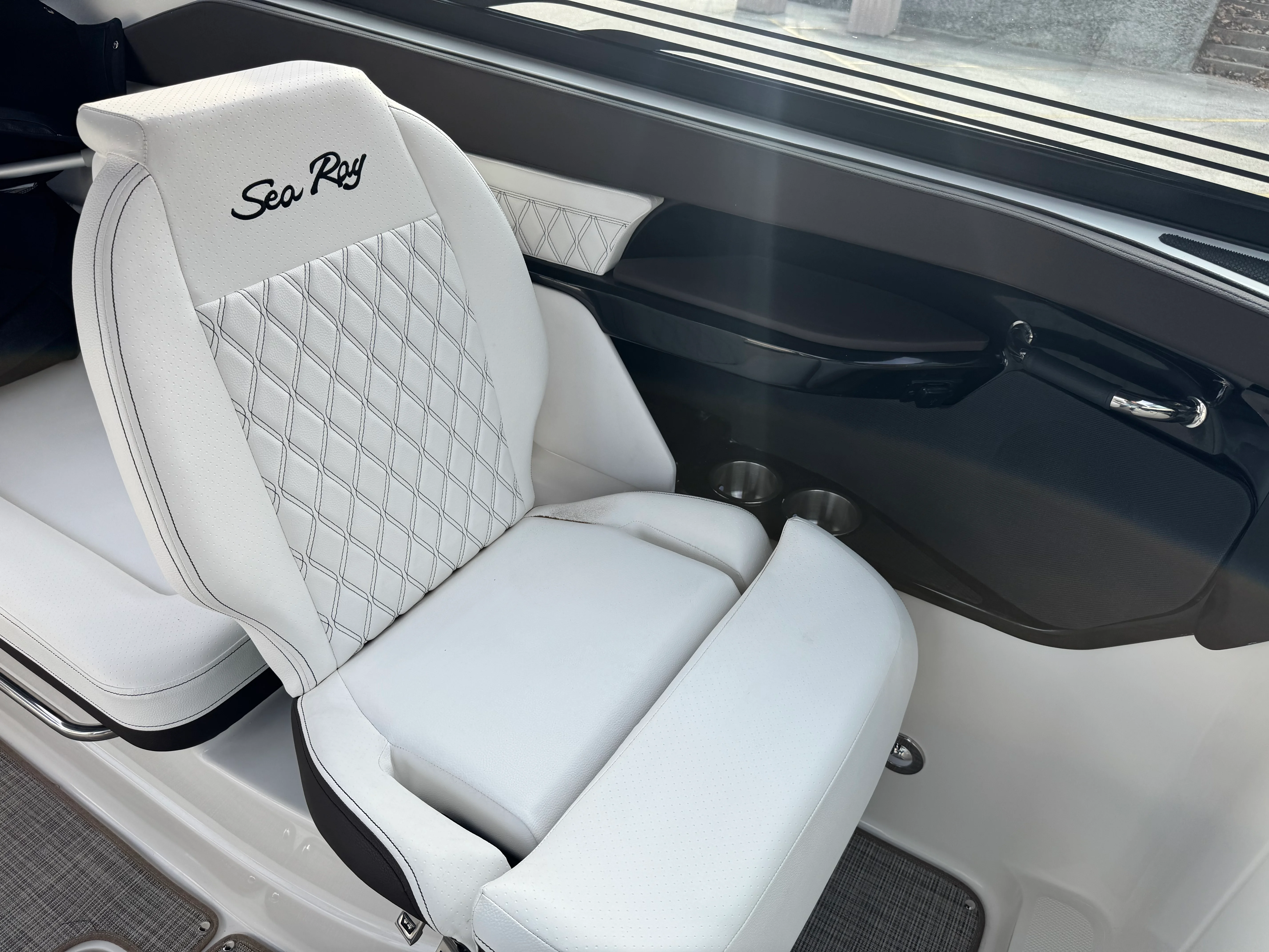 2026 Sea Ray SLX 260 Image Thumbnail #23