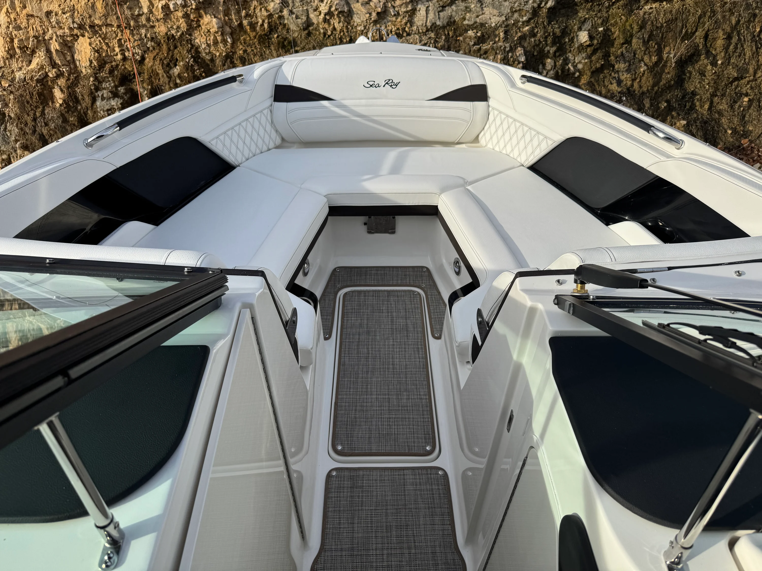 2026 Sea Ray SLX 260 Image Thumbnail #32