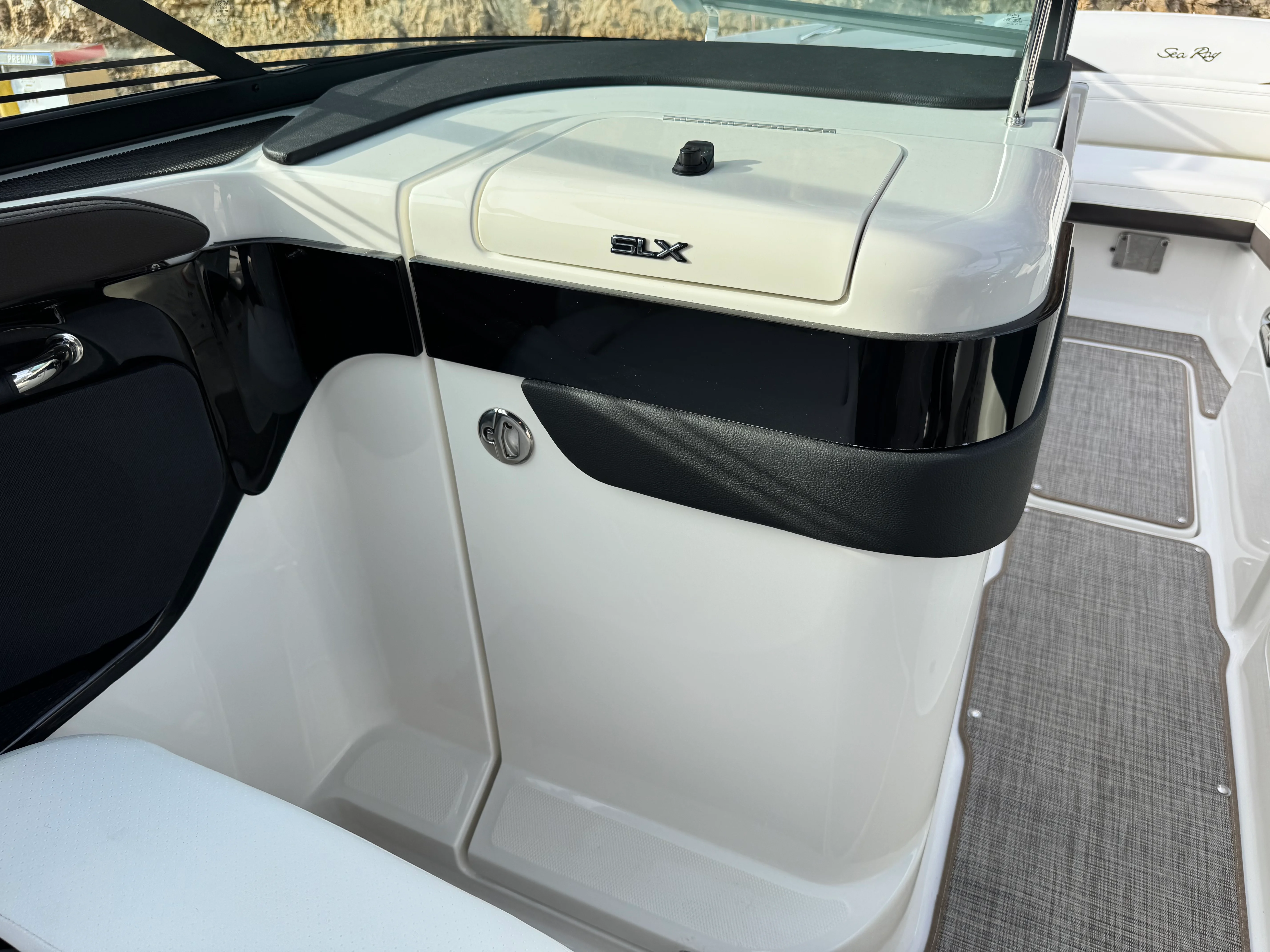 2026 Sea Ray SLX 260 Image Thumbnail #21