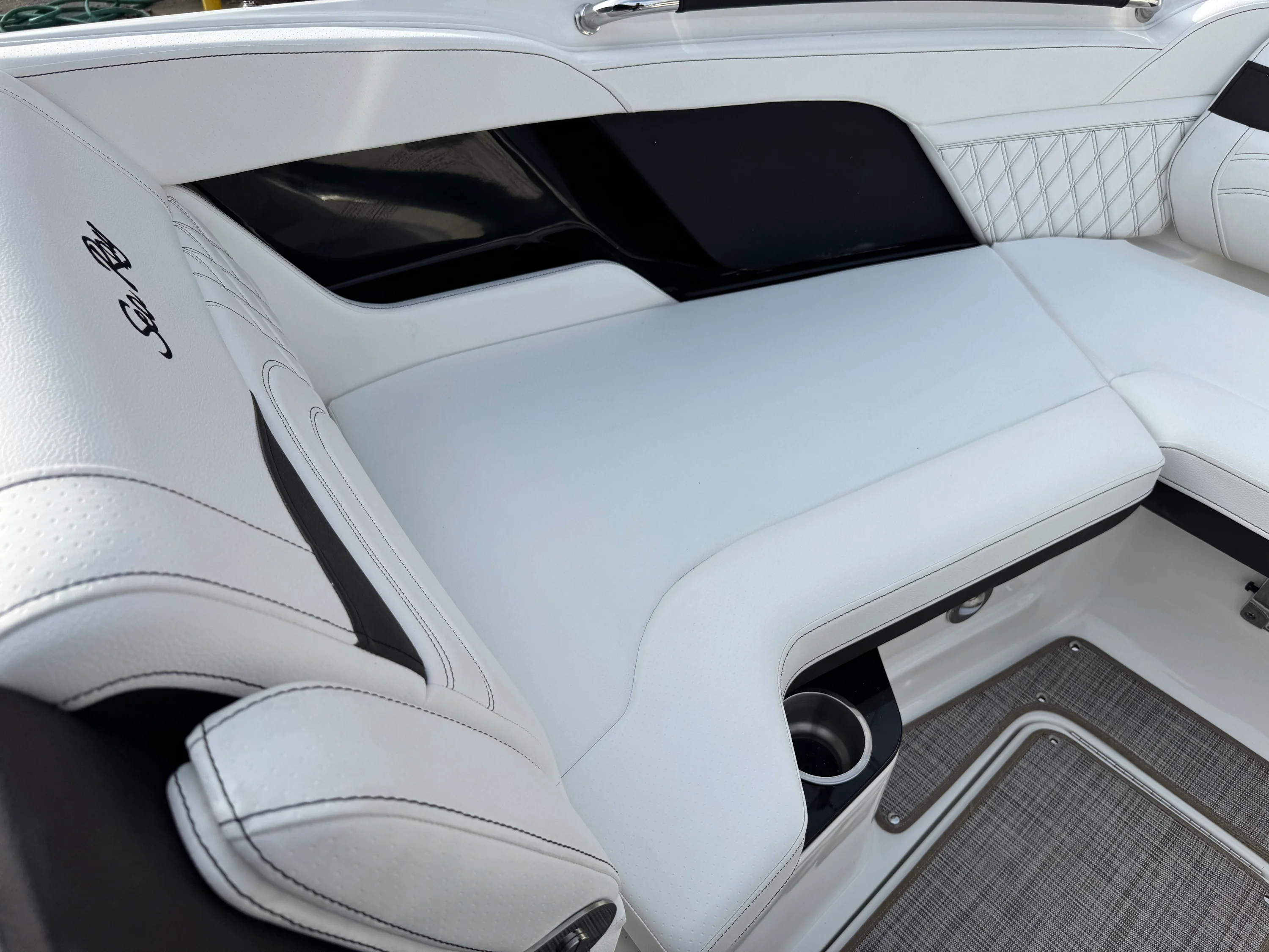 2026 Sea Ray SLX 260 Image Thumbnail #39