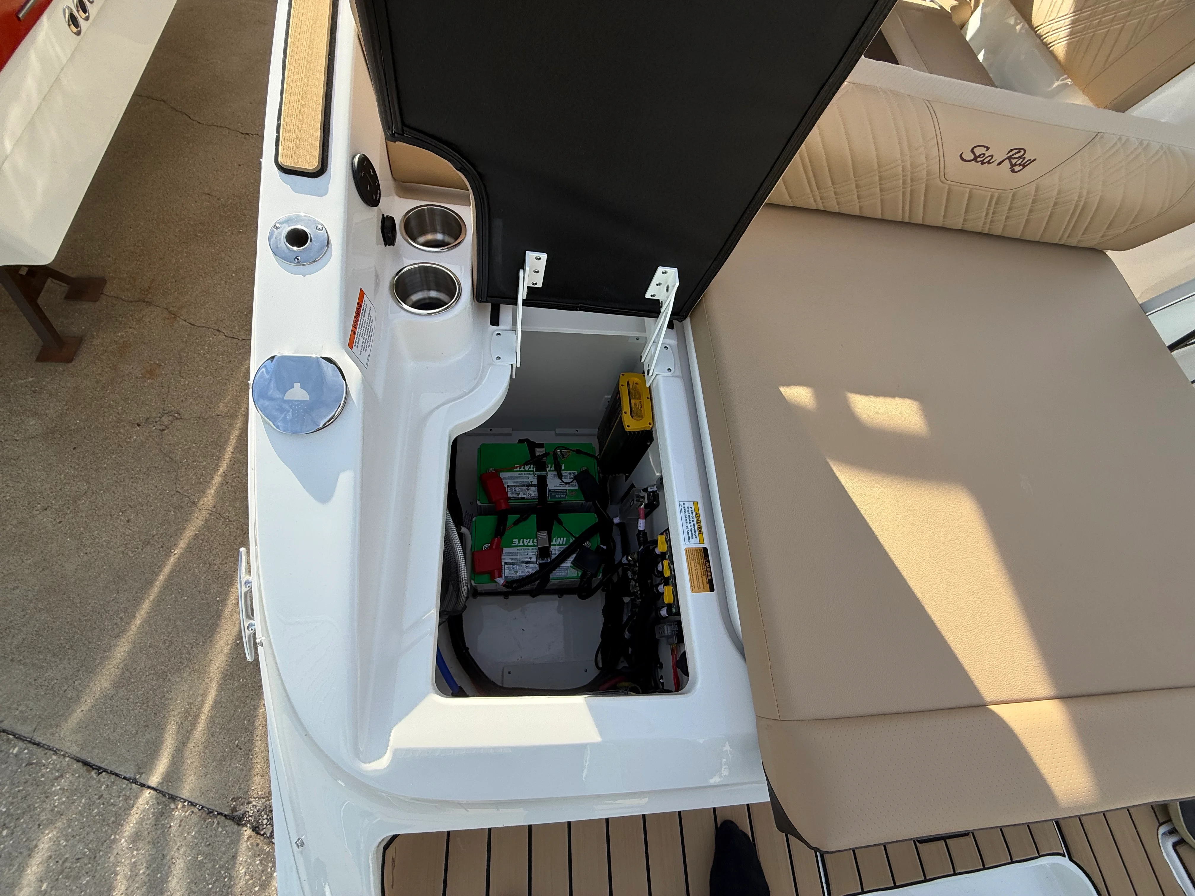 2026 Sea Ray SDX 250 Outboard Image Thumbnail #17